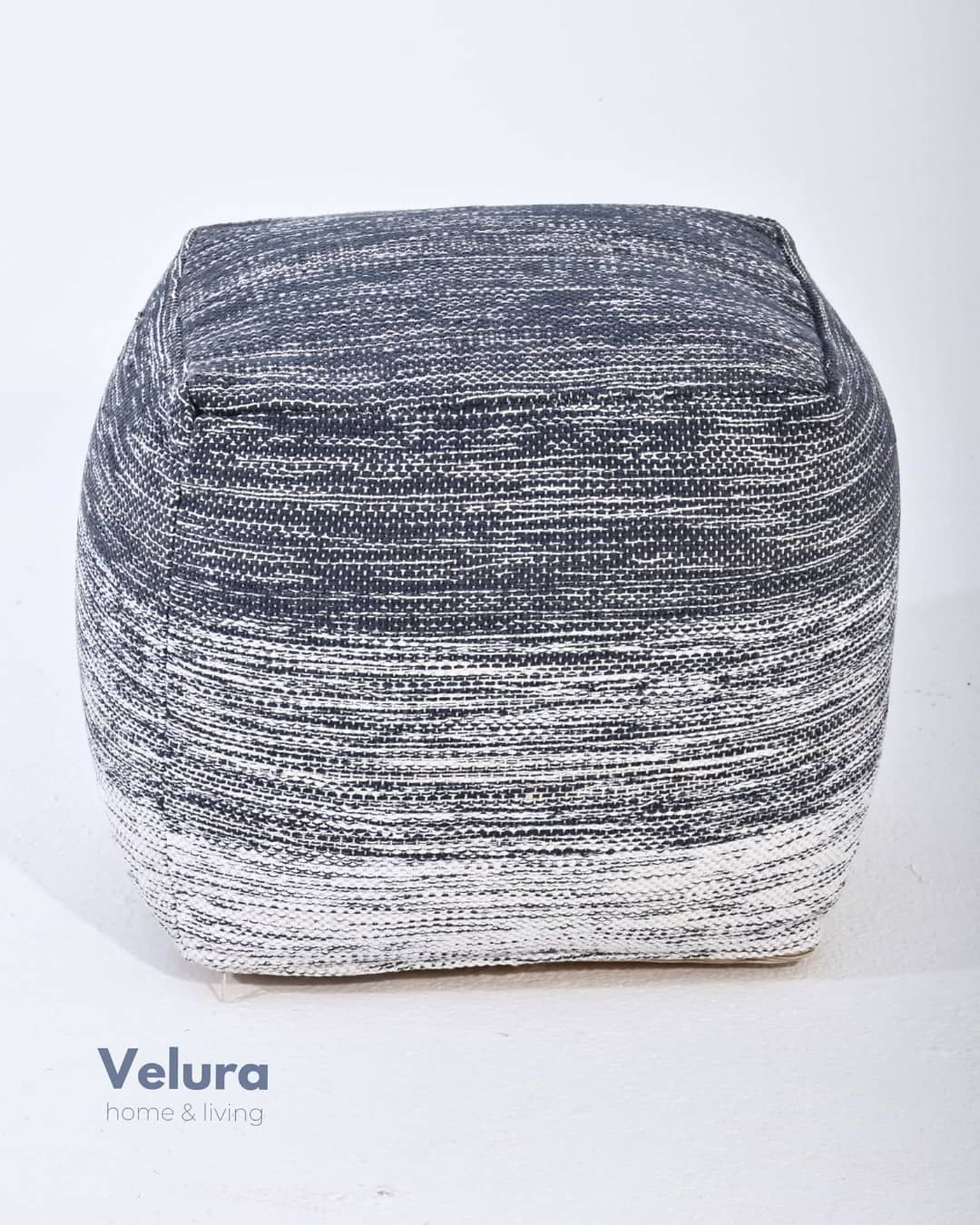 Delight Navy White puf lacivert beyaz geçişli tasarım