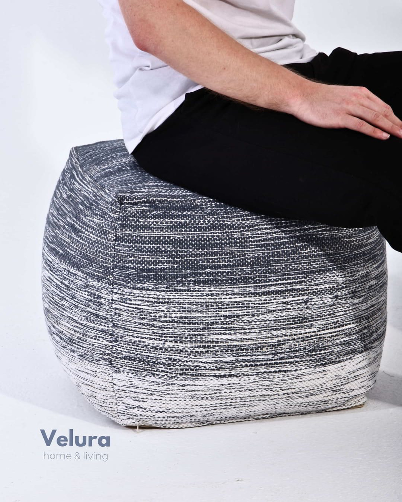 Delight Navy White puf lacivert beyaz geçişli tasarım