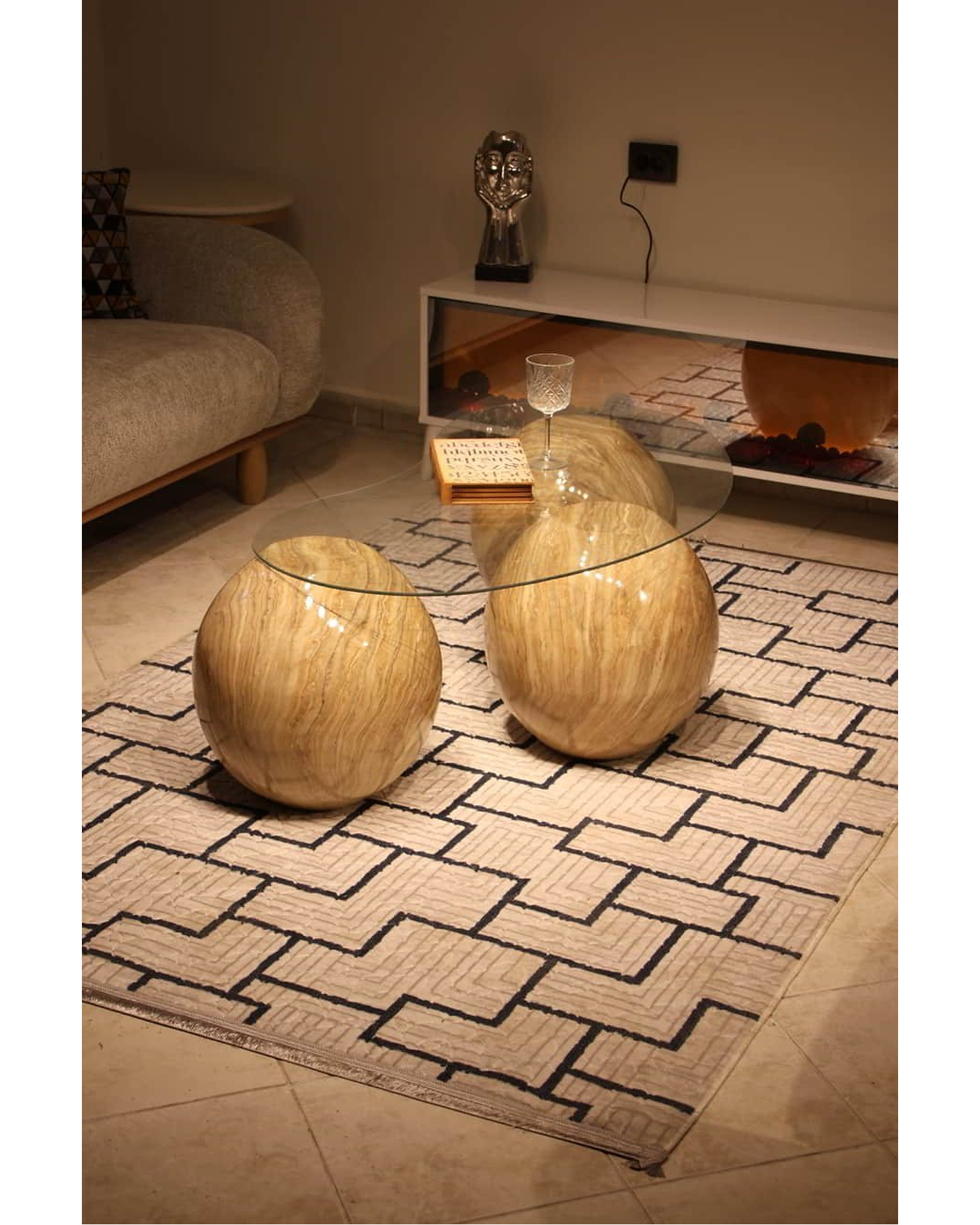 Şeffaf Cam Üst Tablasıyla Modern Traverten Sehpa 41 cm Traverten Sehpa Şeffaf Cam - Velura Home