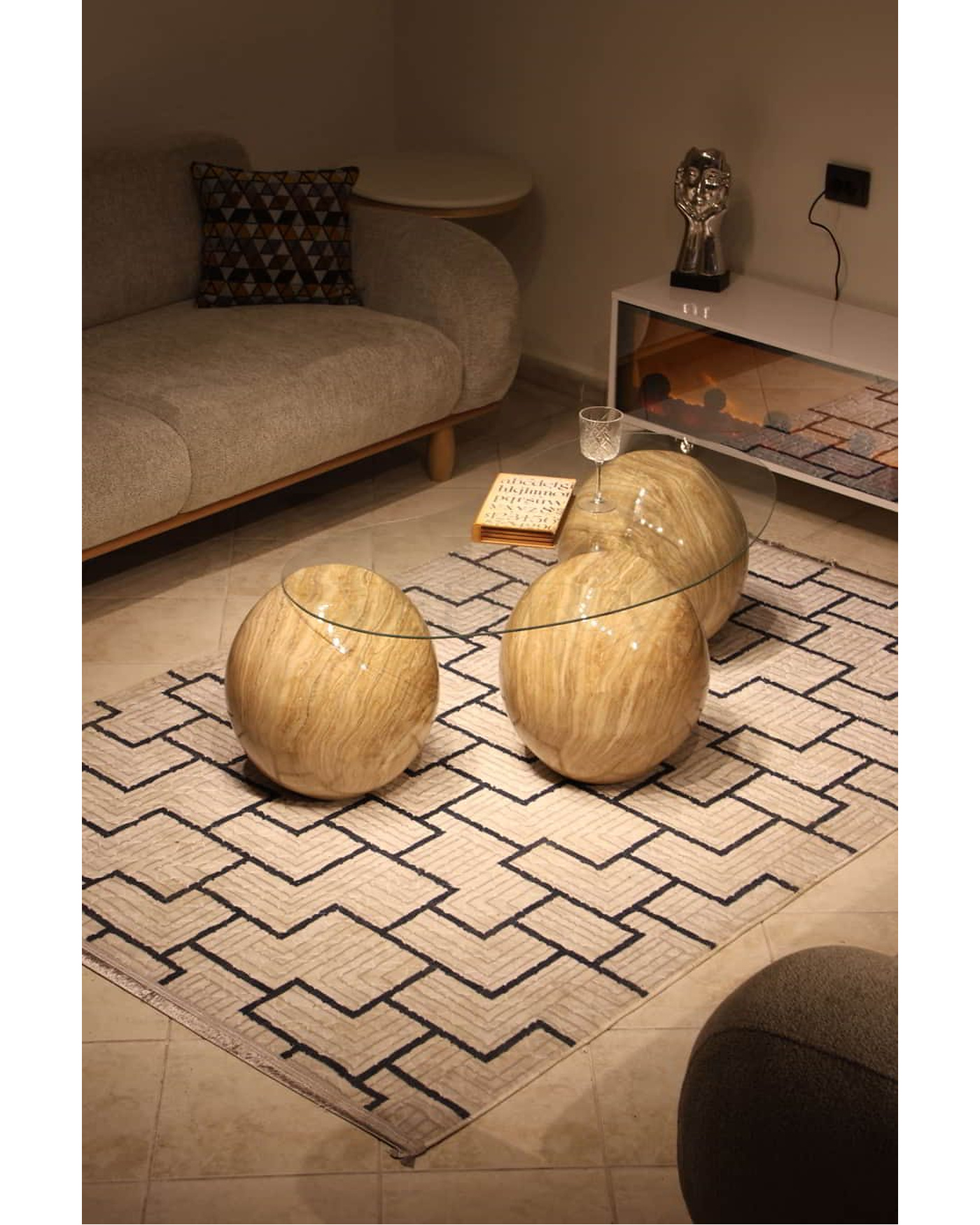 Şeffaf Cam Üst Tablasıyla Modern Traverten Sehpa 41 cm Traverten Sehpa Şeffaf Cam - Velura Home