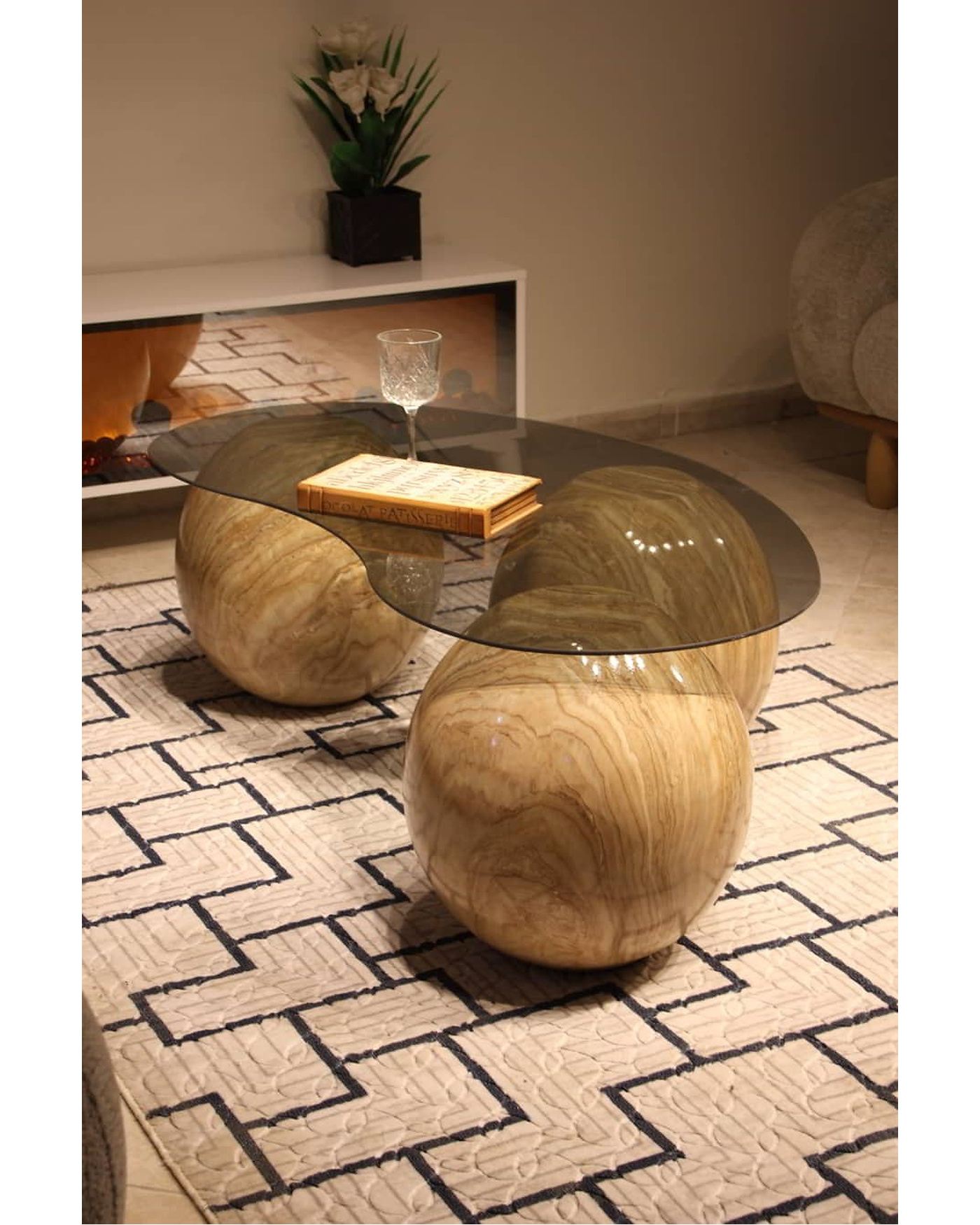 Füme Cam Üst Tablasıyla Modern Sehpa 41 cm Traverten Sehpa Velura Home