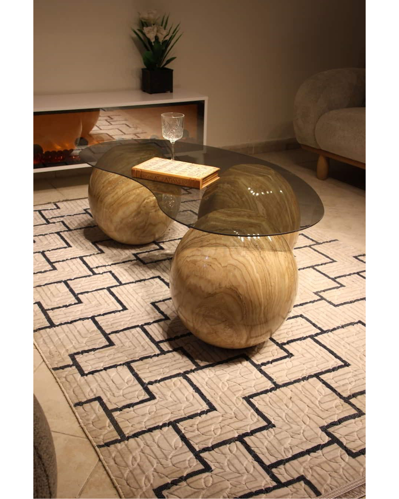 Füme Cam Üst Tablasıyla Modern Sehpa 41 cm Traverten Sehpa Velura Home