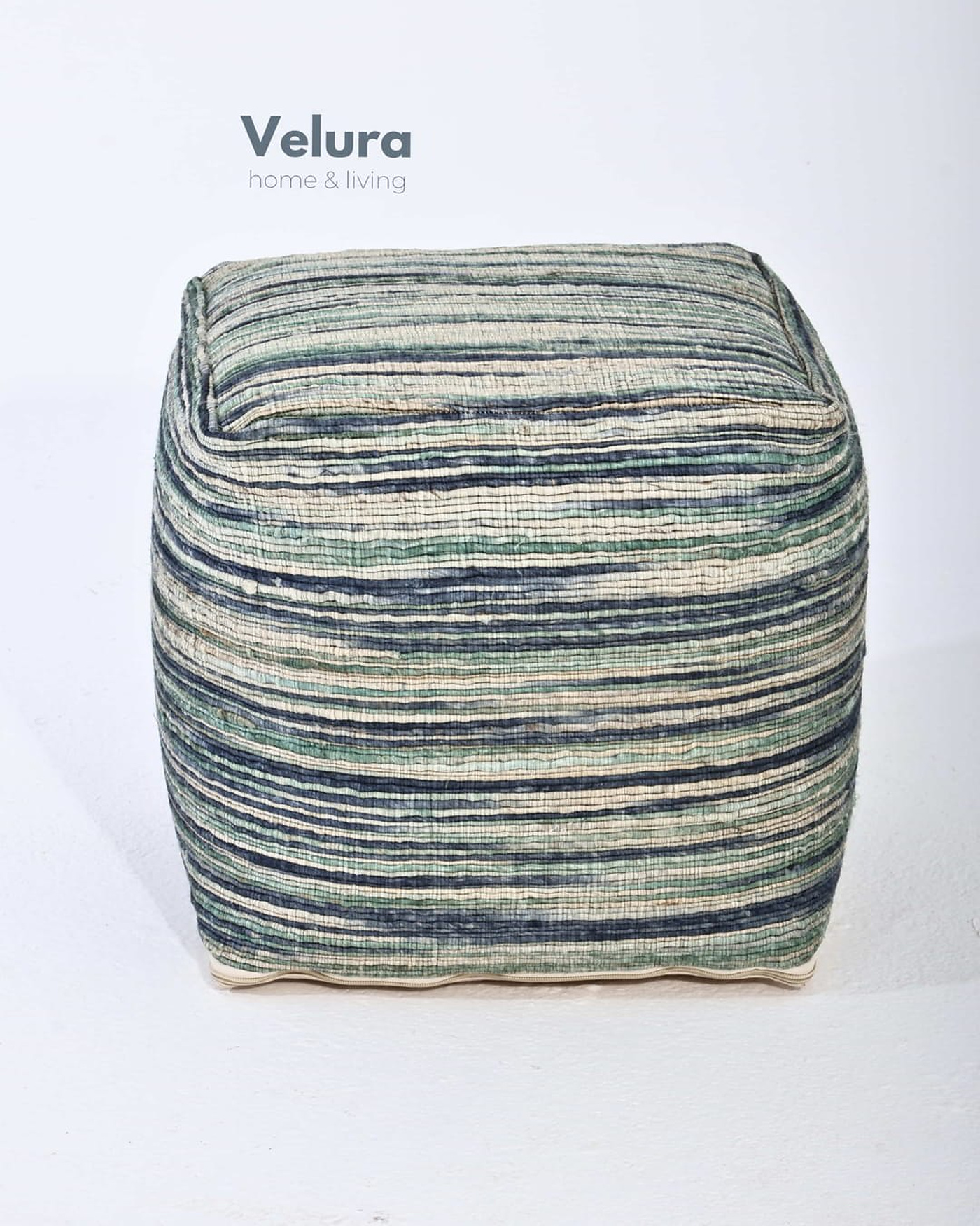 Shiro Aqua Blue puf küp formunda mavi