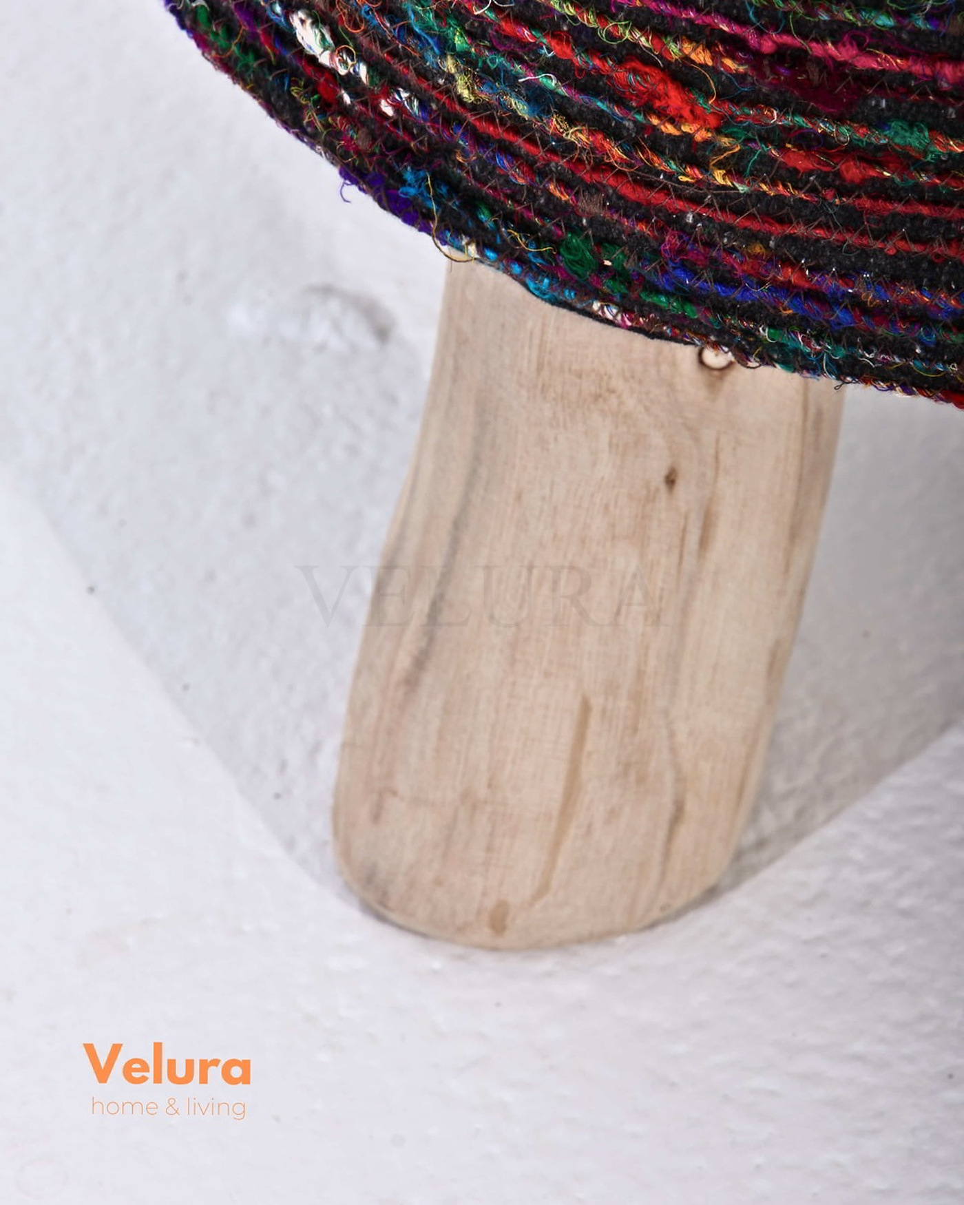 Silk Black puf siyah mor yuvarlak tasarım