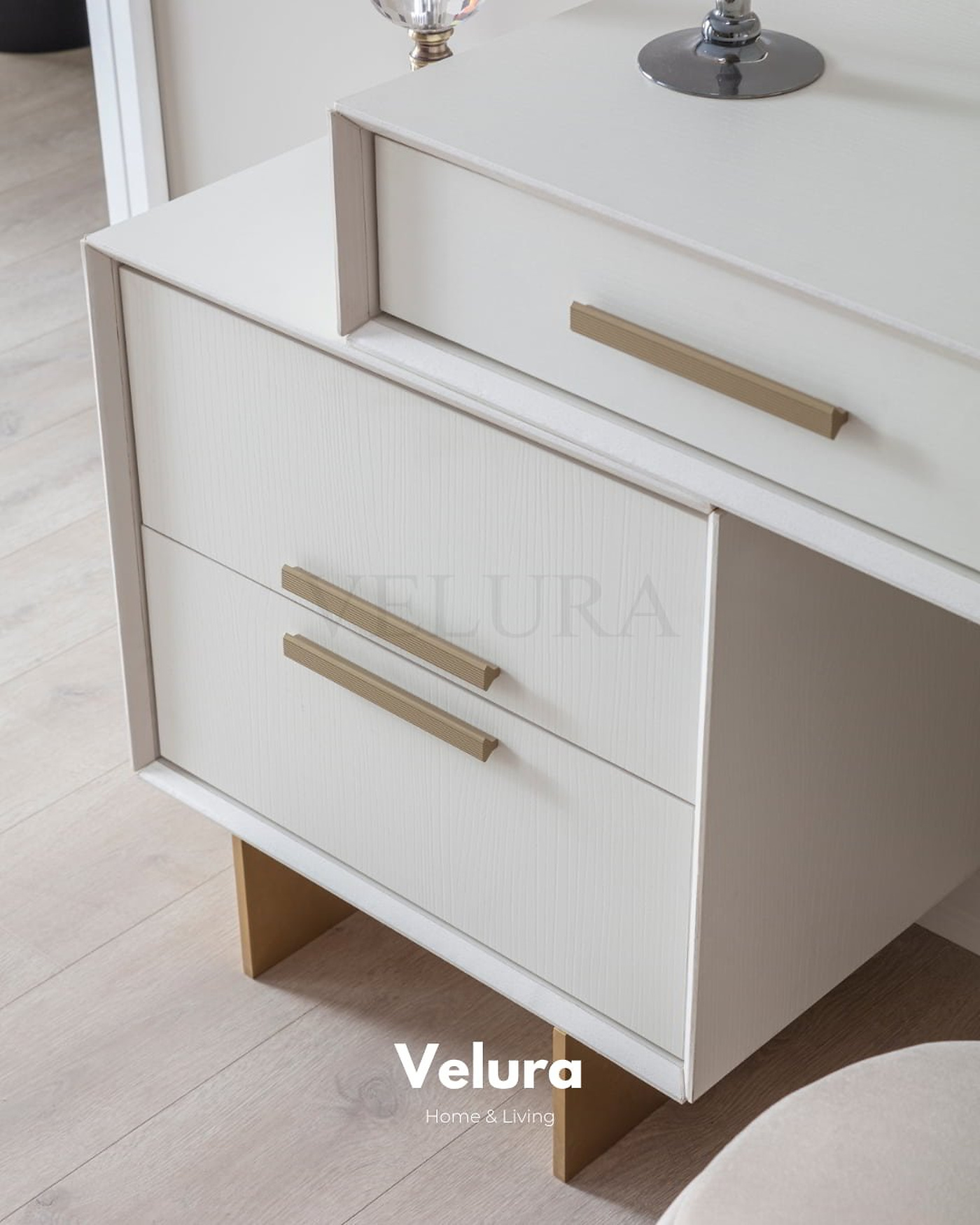 Valore Şifonyer – Kırık beyaz, gold detaylı, 4 çekmeceli