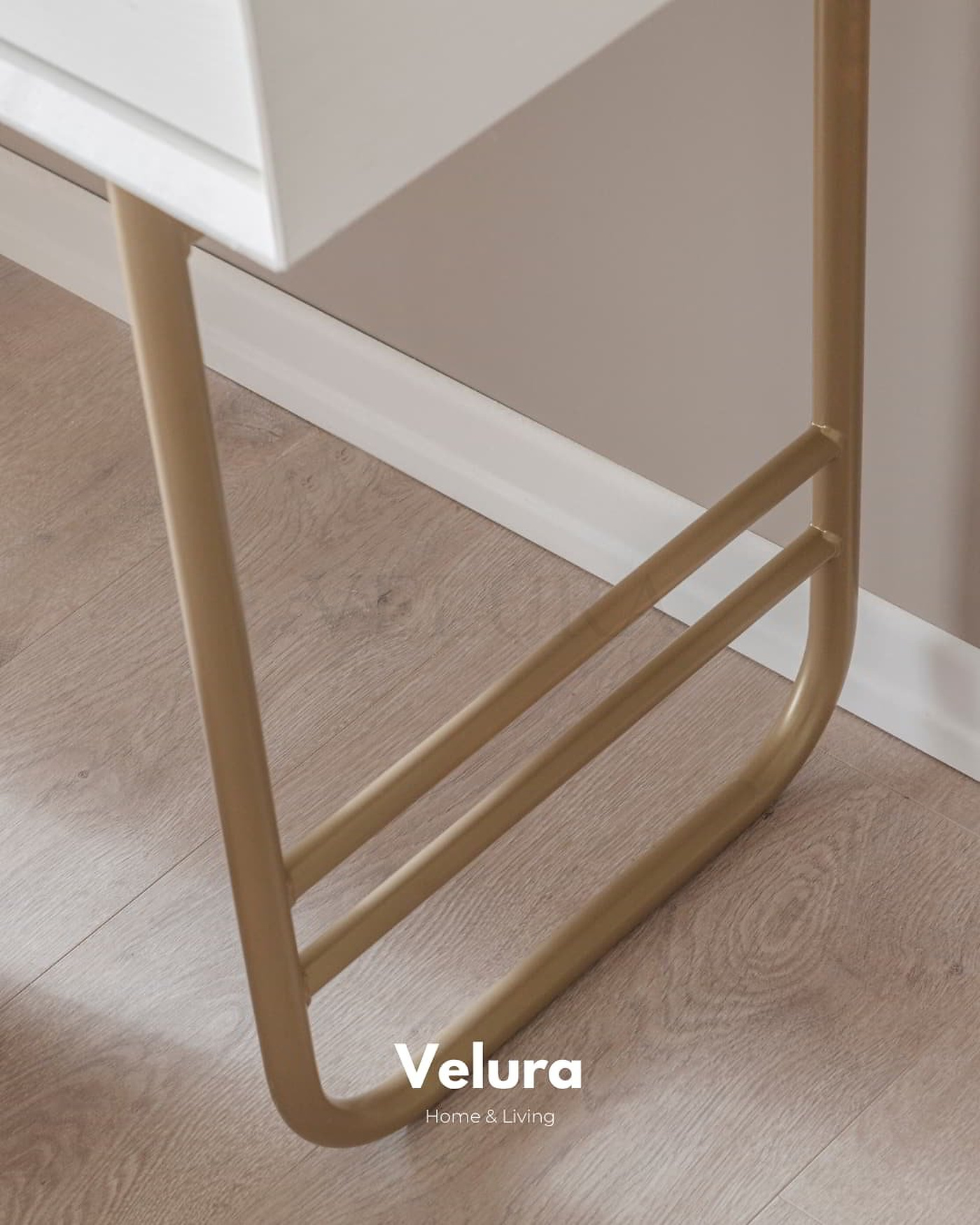 Valore Şifonyer – Kırık beyaz, gold detaylı, 4 çekmeceli