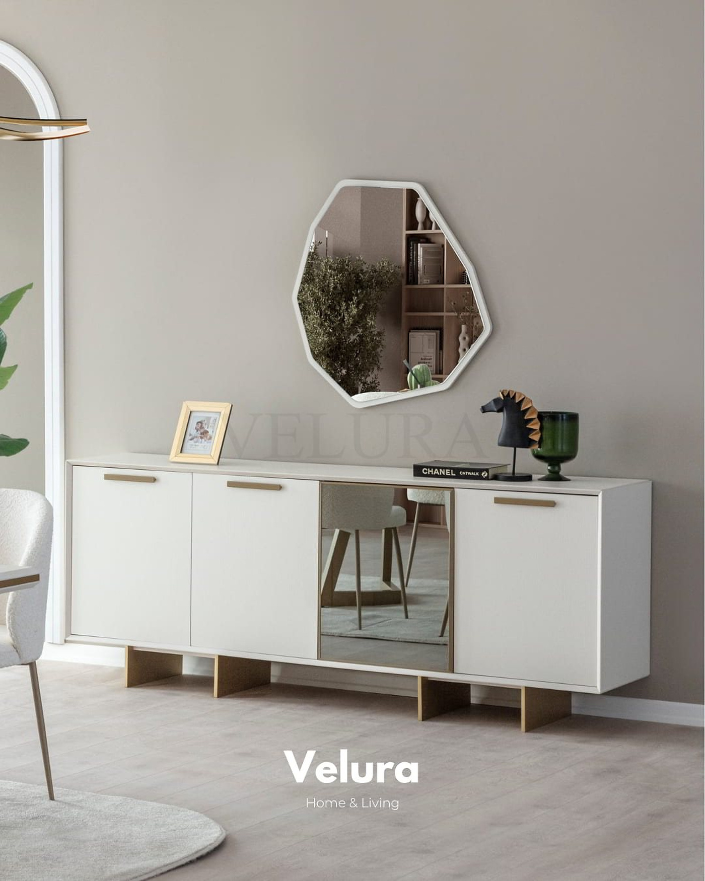 Valore Konsol – Beyaz yüzeyli, gold ayak ve kulplu modern konsol