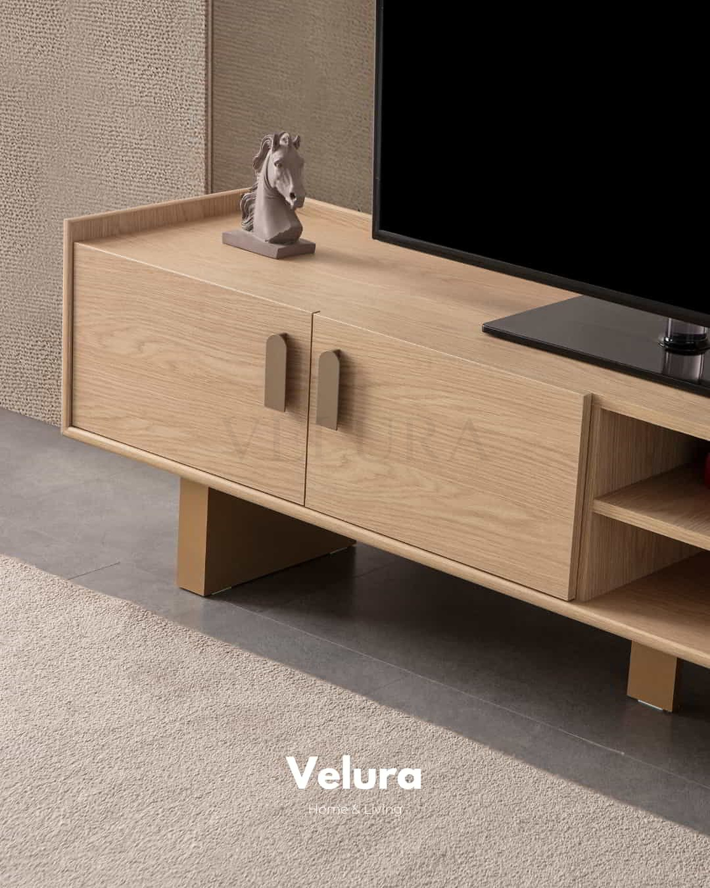 Açık ceviz renkli, 3 ayaklı, yerden yüksek Victor TV Ünitesi ön görünüm