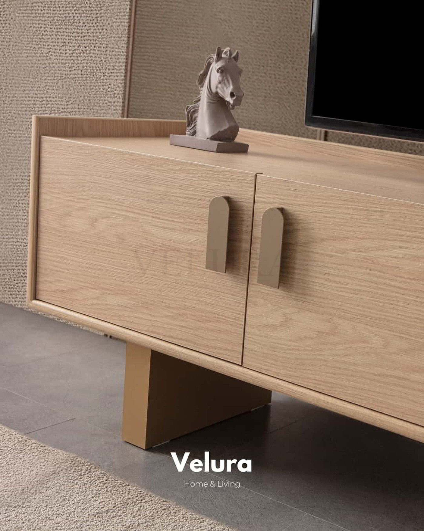 Açık ceviz renkli, 3 ayaklı, yerden yüksek Victor TV Ünitesi ön görünüm