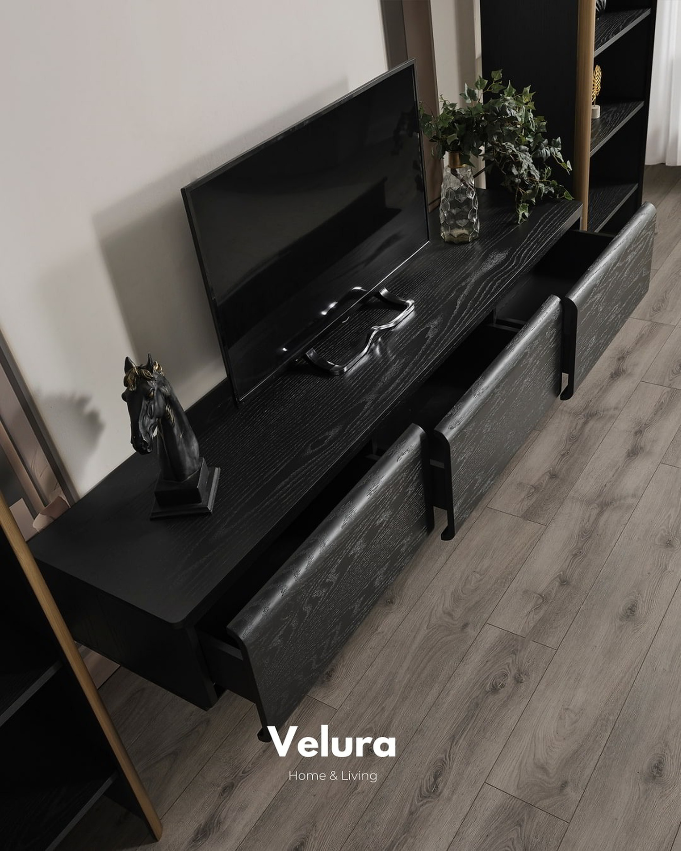 Gold Detaylı Ahşap Yemek Masası