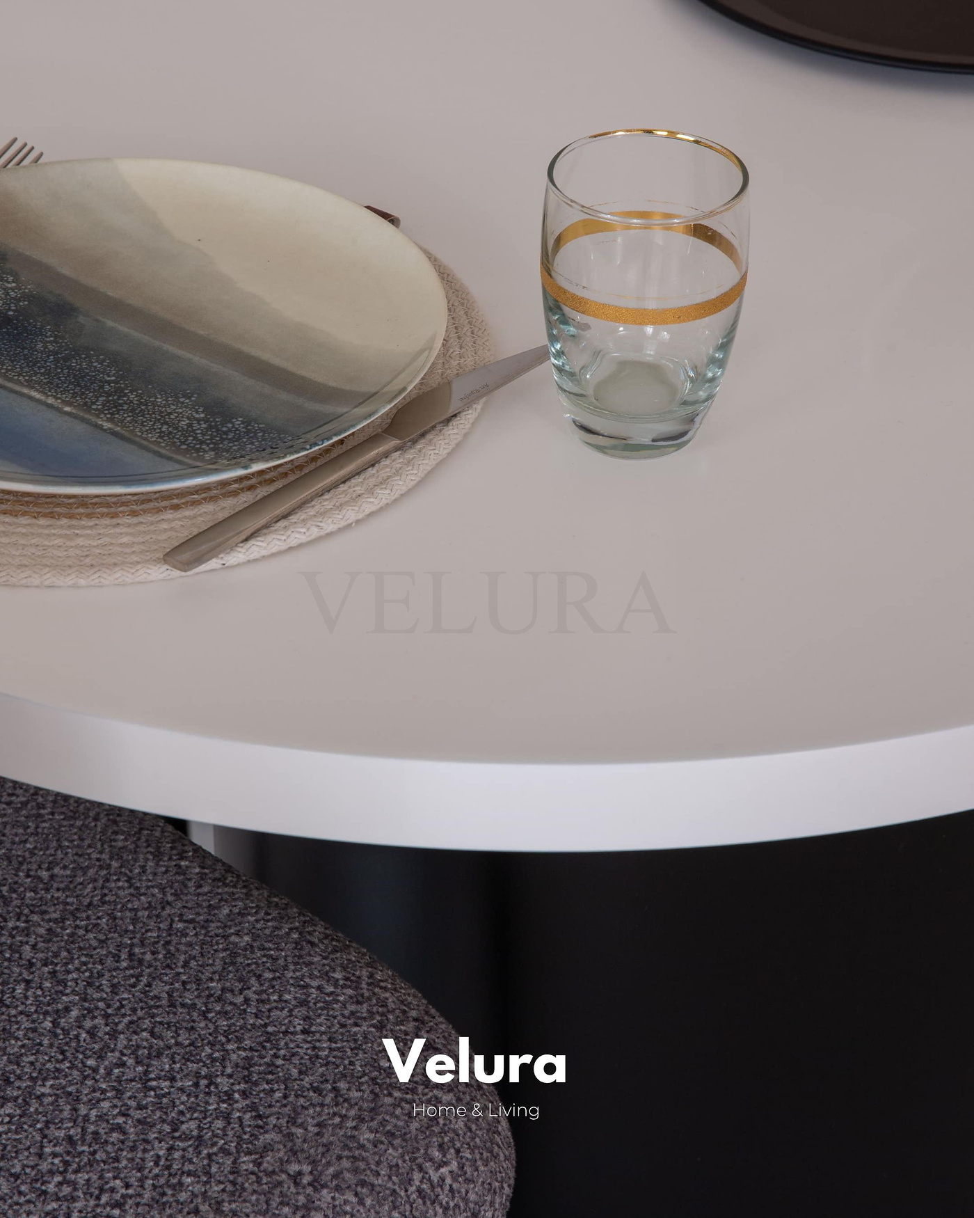 Mira Yemek Masası - Siyah Oval Ayaklı, Beyaz Tablası ile Modern Tasarım
