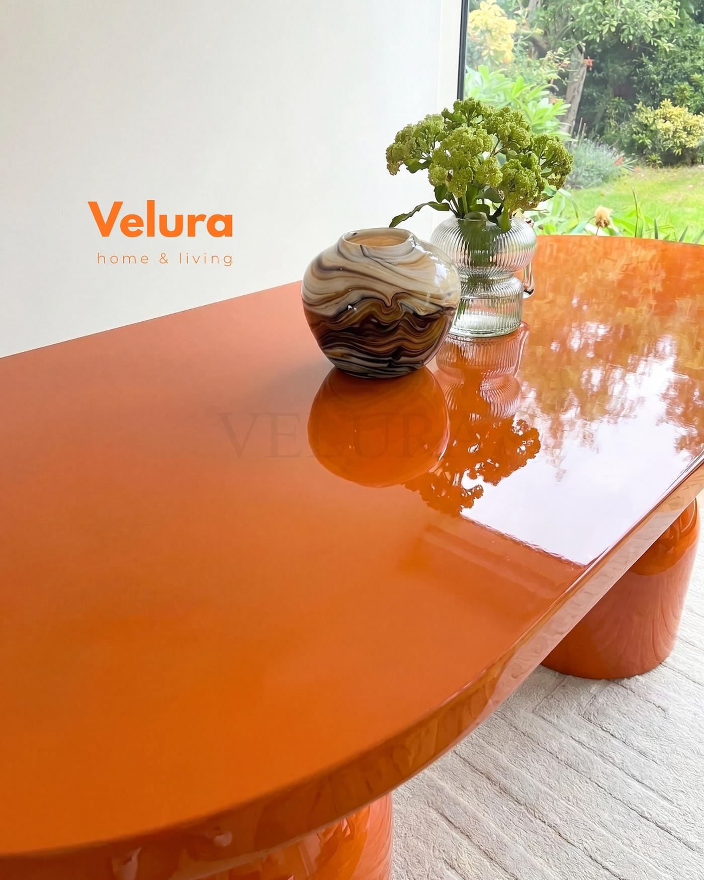 Lura turuncu yemek masası oval tabla ve dekoratif ayak formu