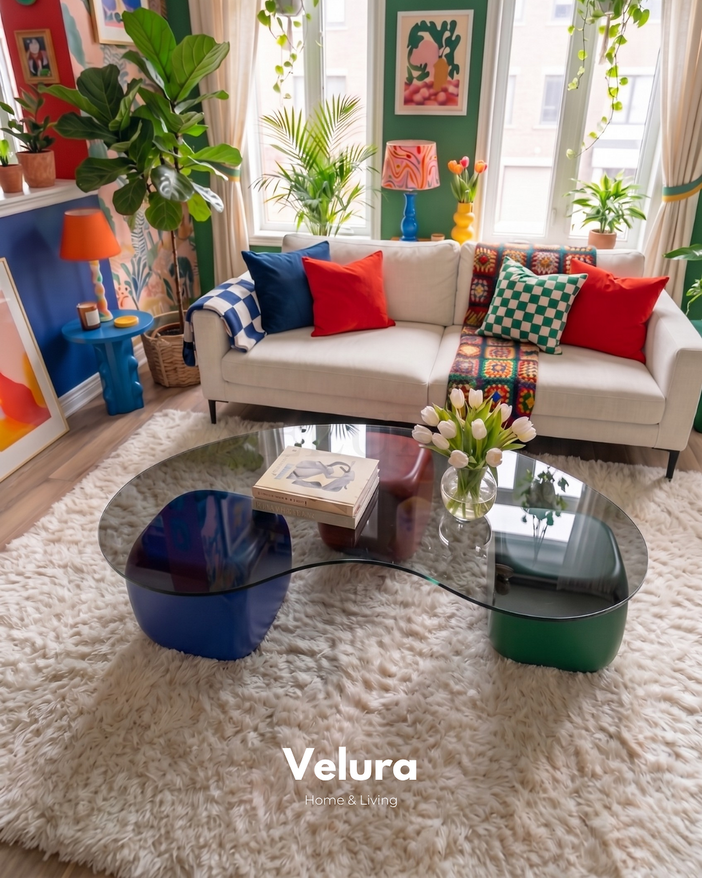 Küre Orta Sehpa 3 zar renkli gövde ve kare füme cam detaylı modern orta sehpa