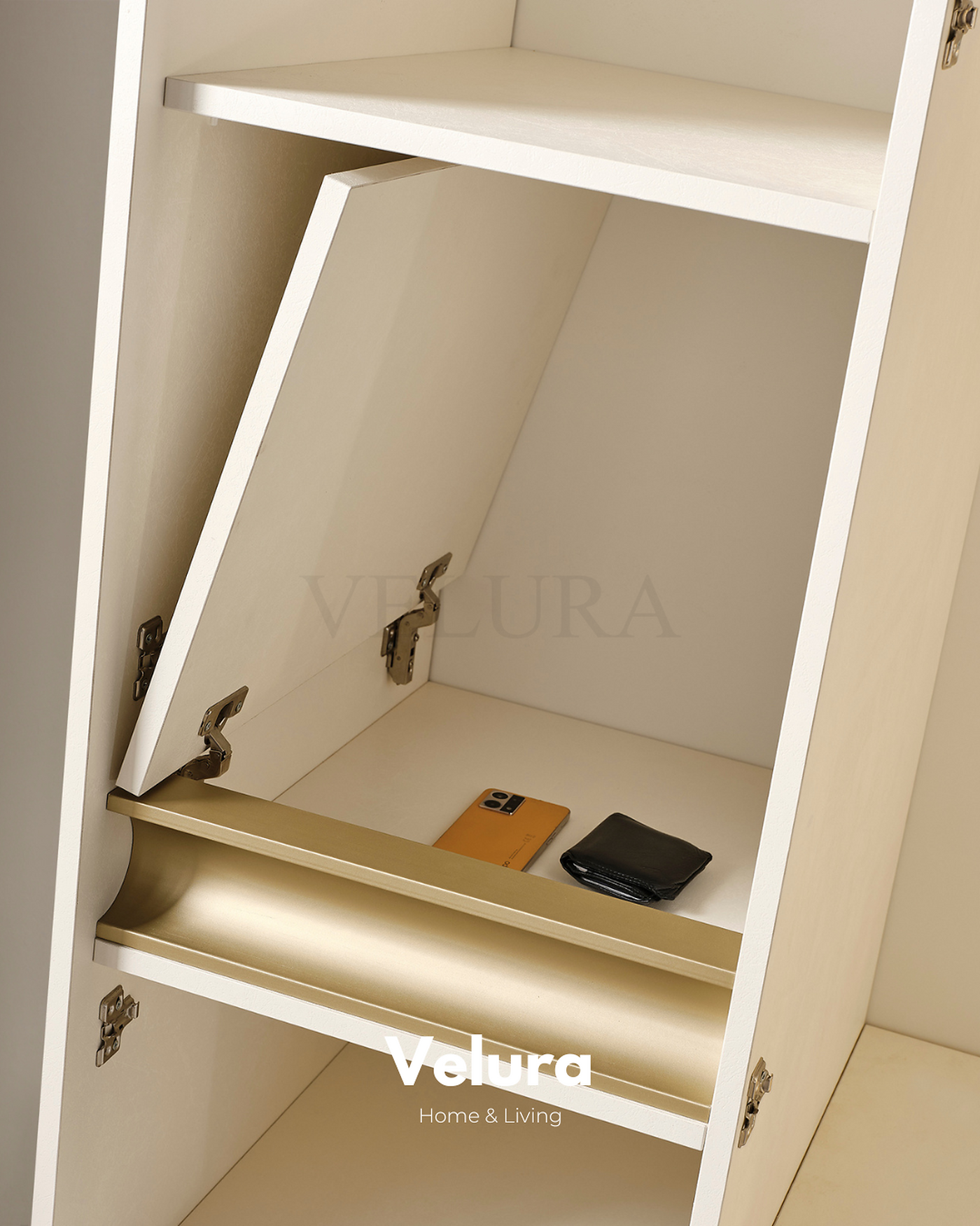 Velura Home Bern 6 kapaklı dolap krem renk reflektif cam detaylı