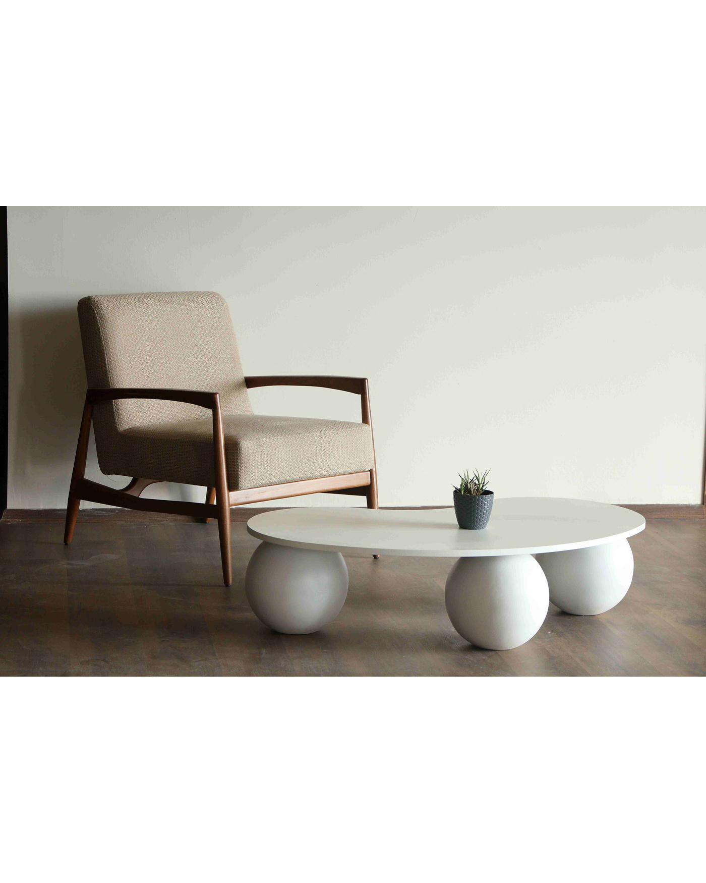 Minimalist ve Şık Beyaz MDF Sehpa Beyaz küre ayaklı fasülye formunda MDF orta sehpa