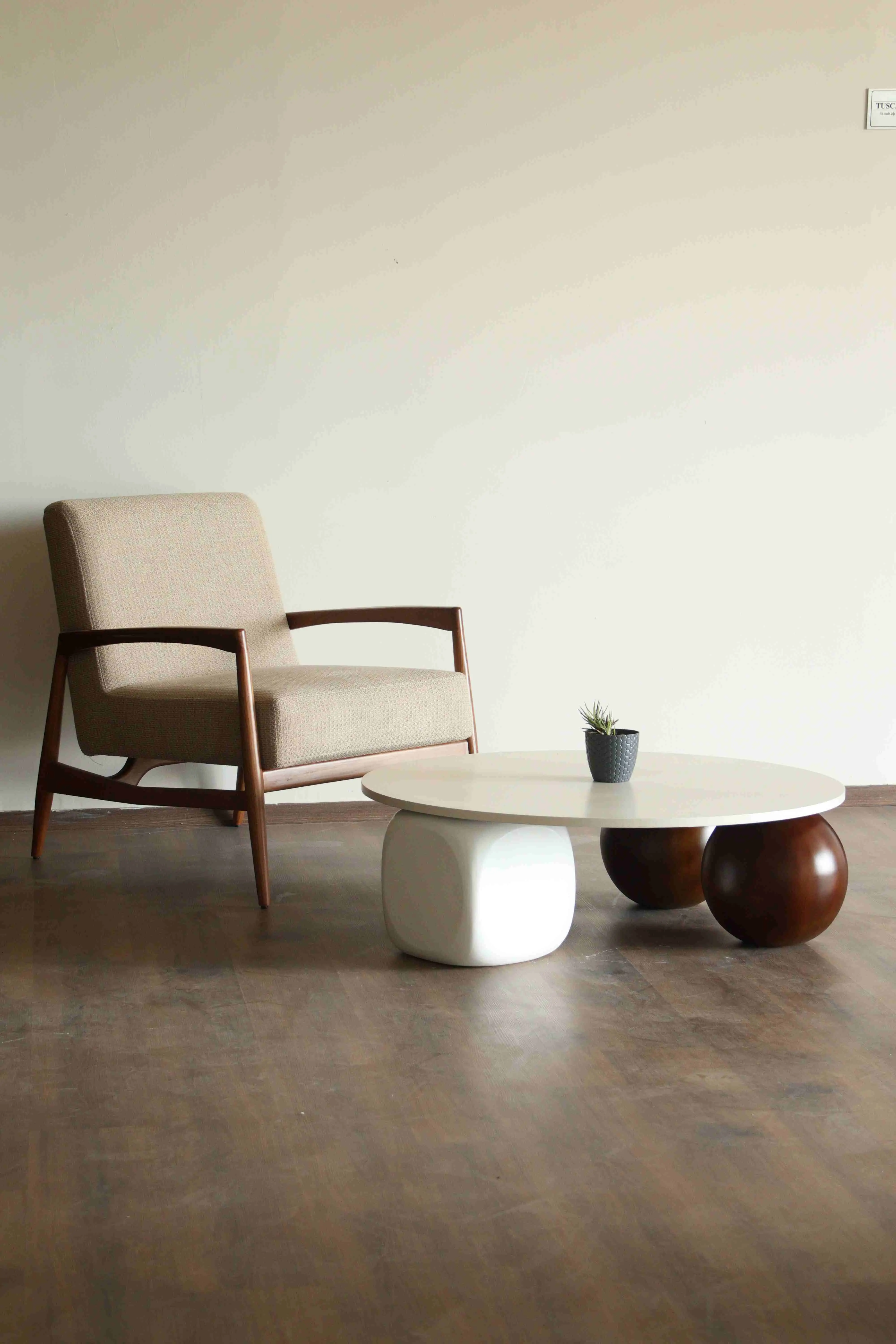 Geometrik formlu modern salon orta sehpası