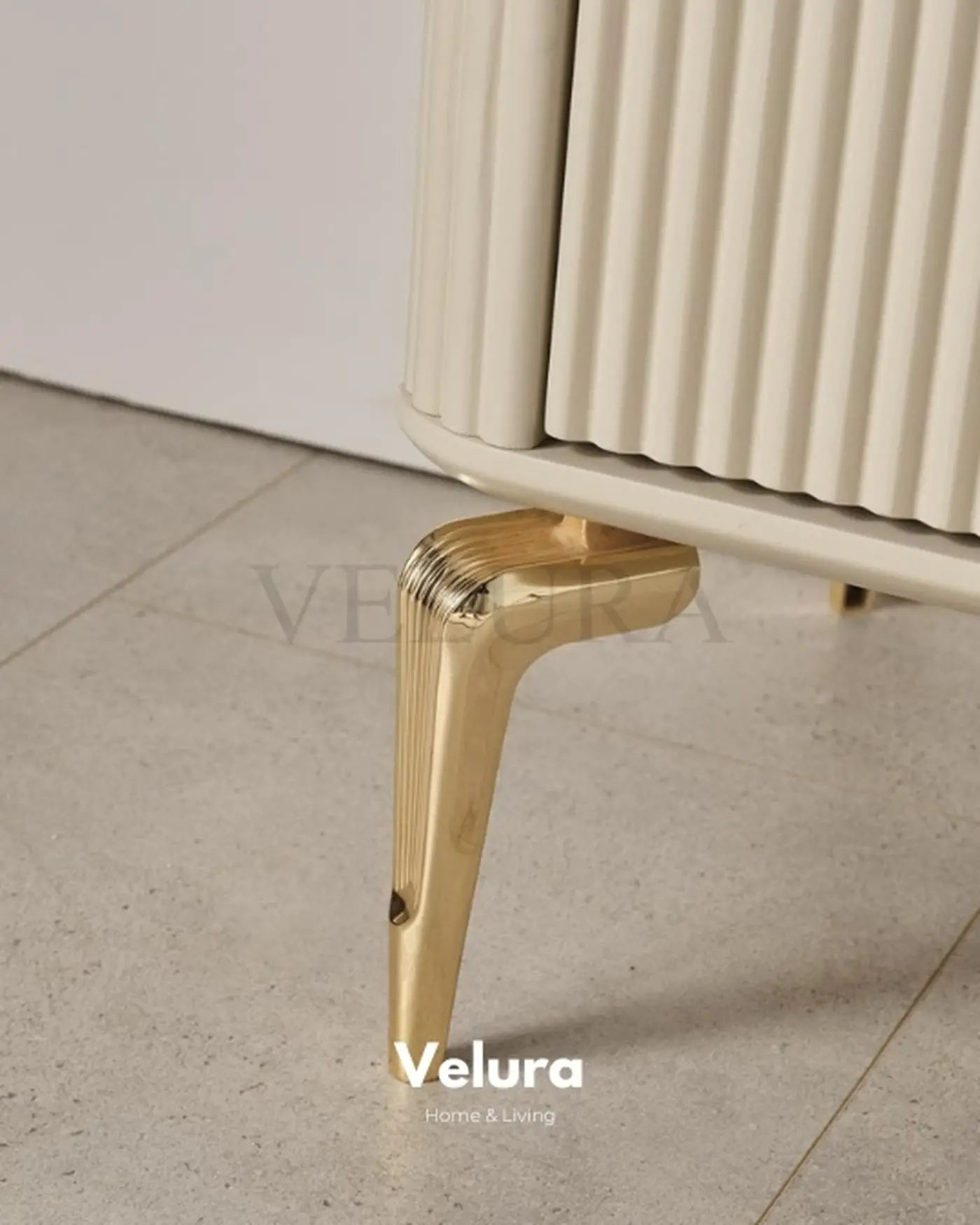 Yerden Yüksek Lüks TV Ünitesi Venti Gold TV Ünitesi - Şömineli ve Gold Detaylı