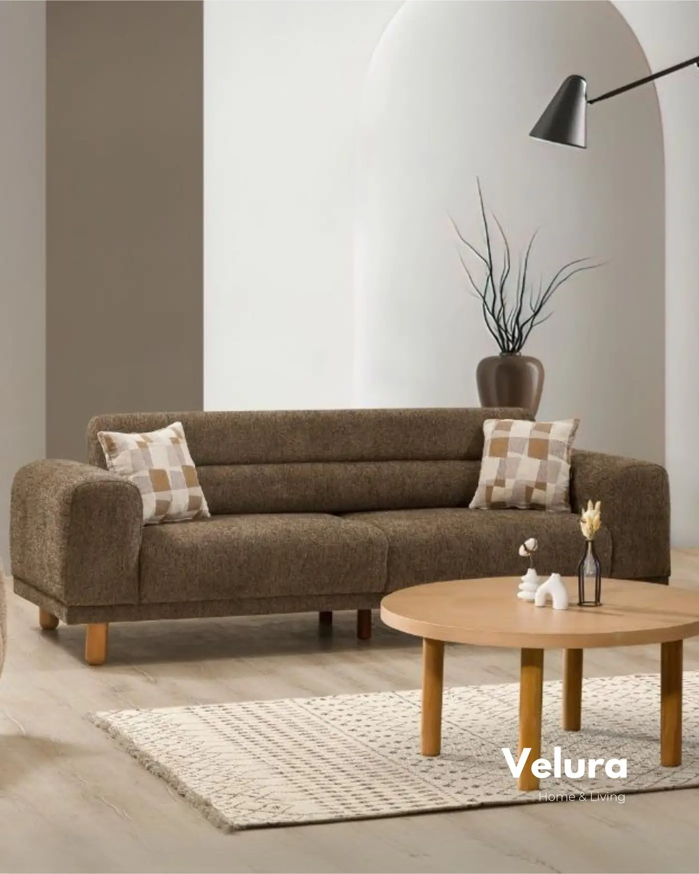 Krem Renk Koltuk – Ahşap Ayaklı Salon İçin Krem Renk Yataklı Koltuk