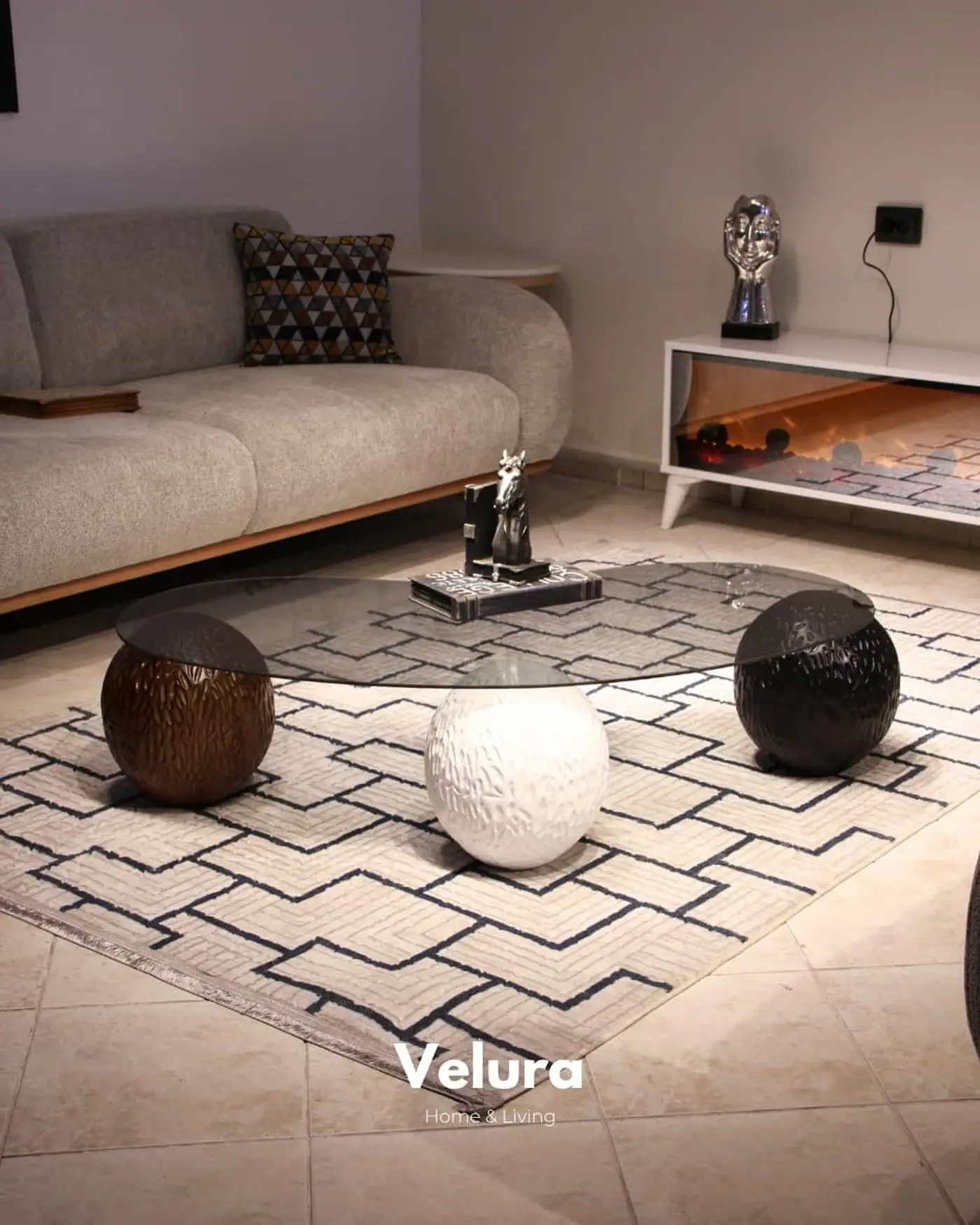 Siyah, Ceviz ve Beyaz Ayaklı Orta Sehpa Derla Sehpa ile Şık Salon Dekorasyonu
