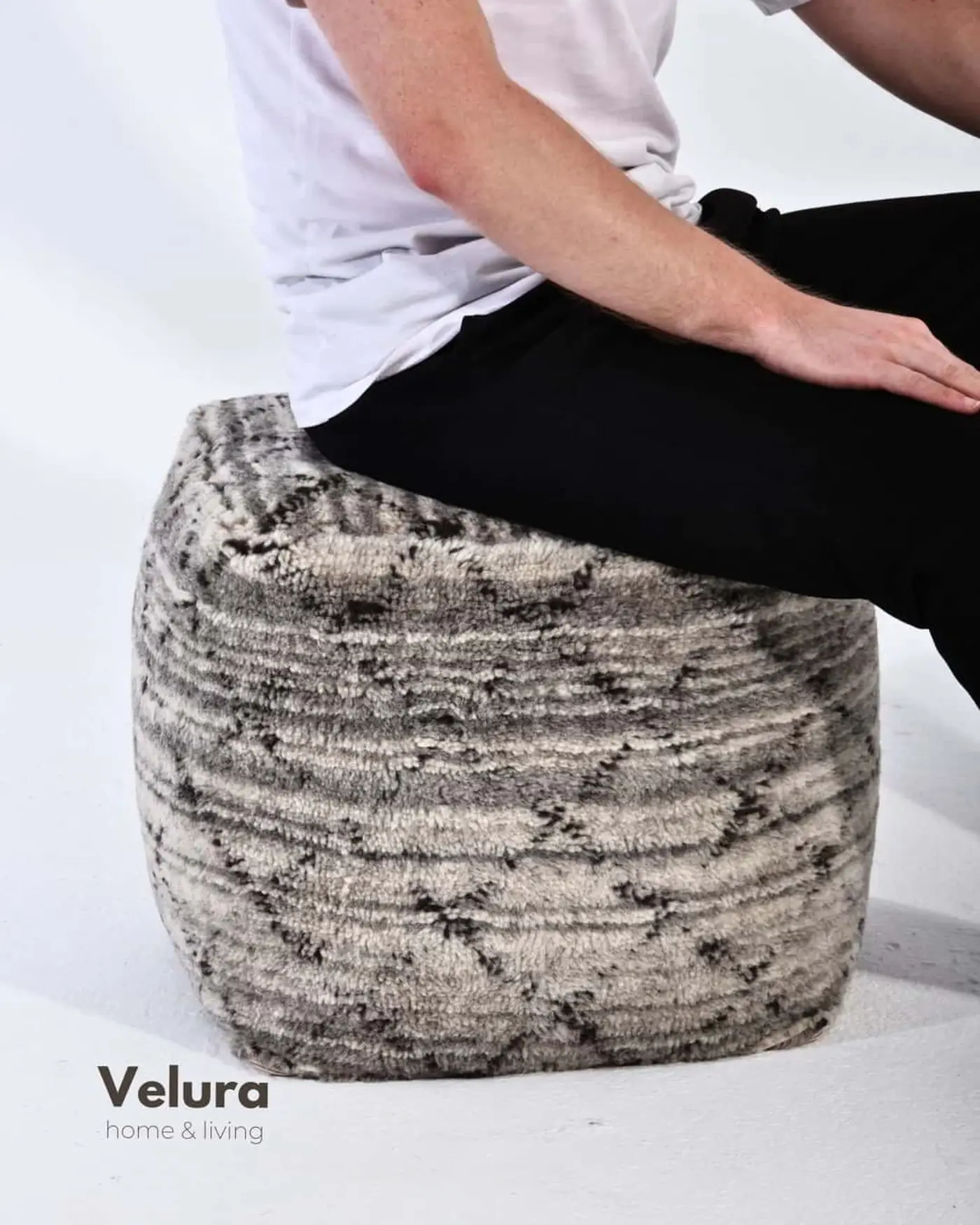 Azara Grey puf krem kahve tonları modern tasarım