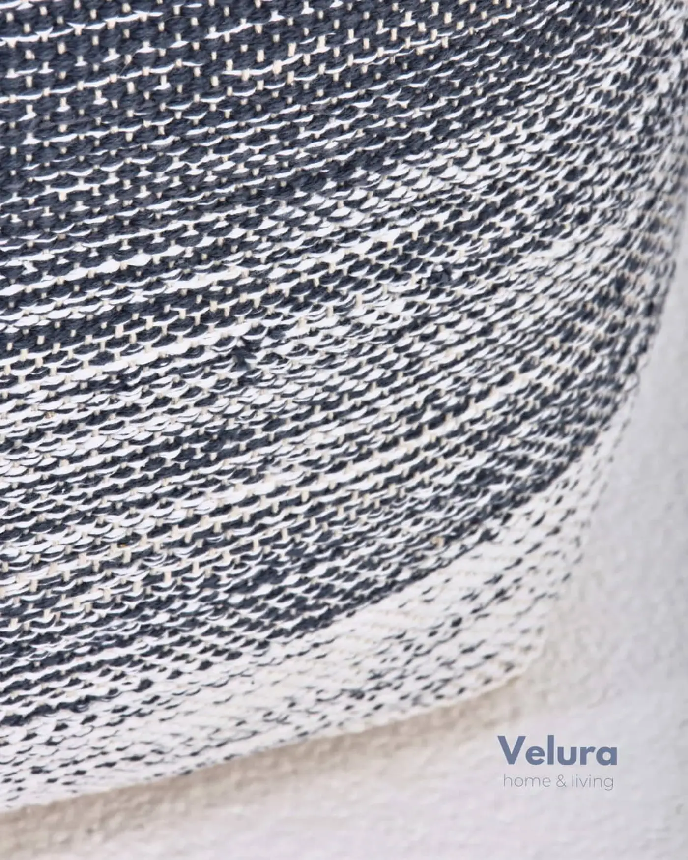 Delight Navy White puf lacivert beyaz geçişli tasarım