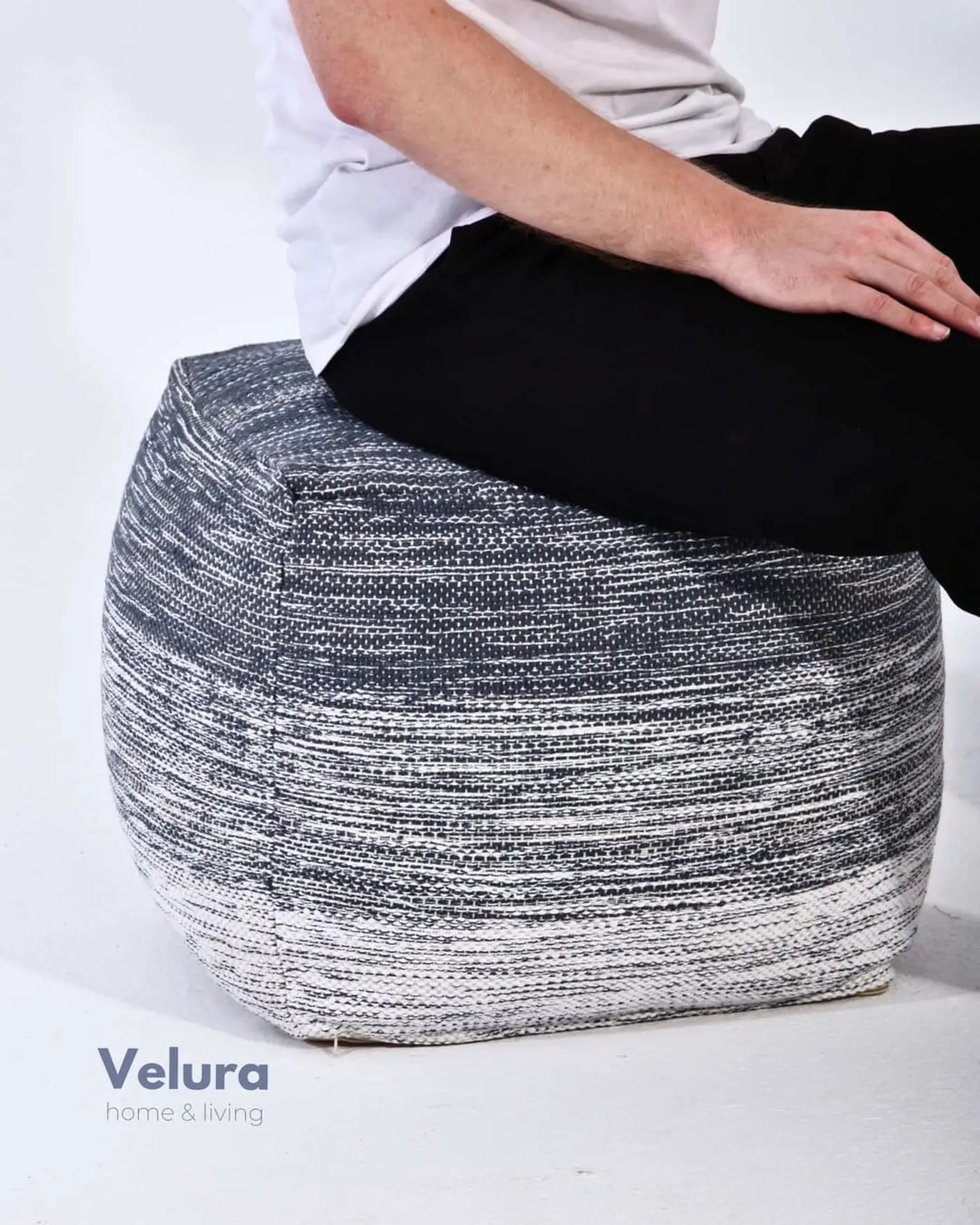 Delight Navy White puf lacivert beyaz geçişli tasarım