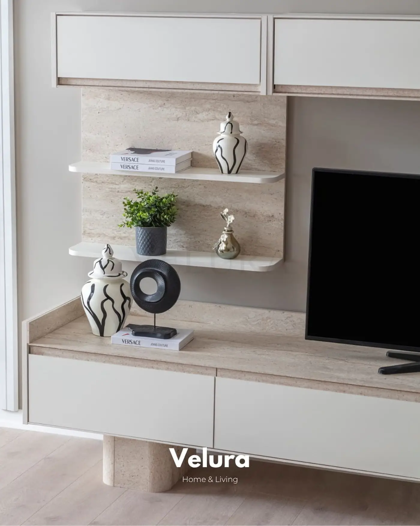 Beyaz ve traverten detaylı Flora TV Ünitesi alt–üst panel ön görünüm