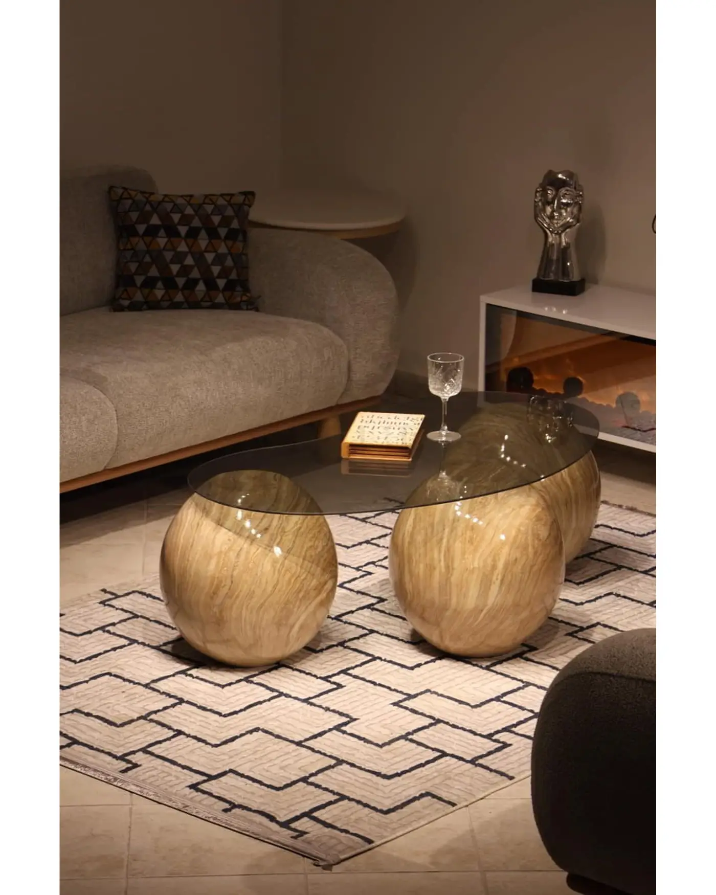 Füme Cam Üst Tablasıyla Modern Sehpa 41 cm Traverten Sehpa Velura Home