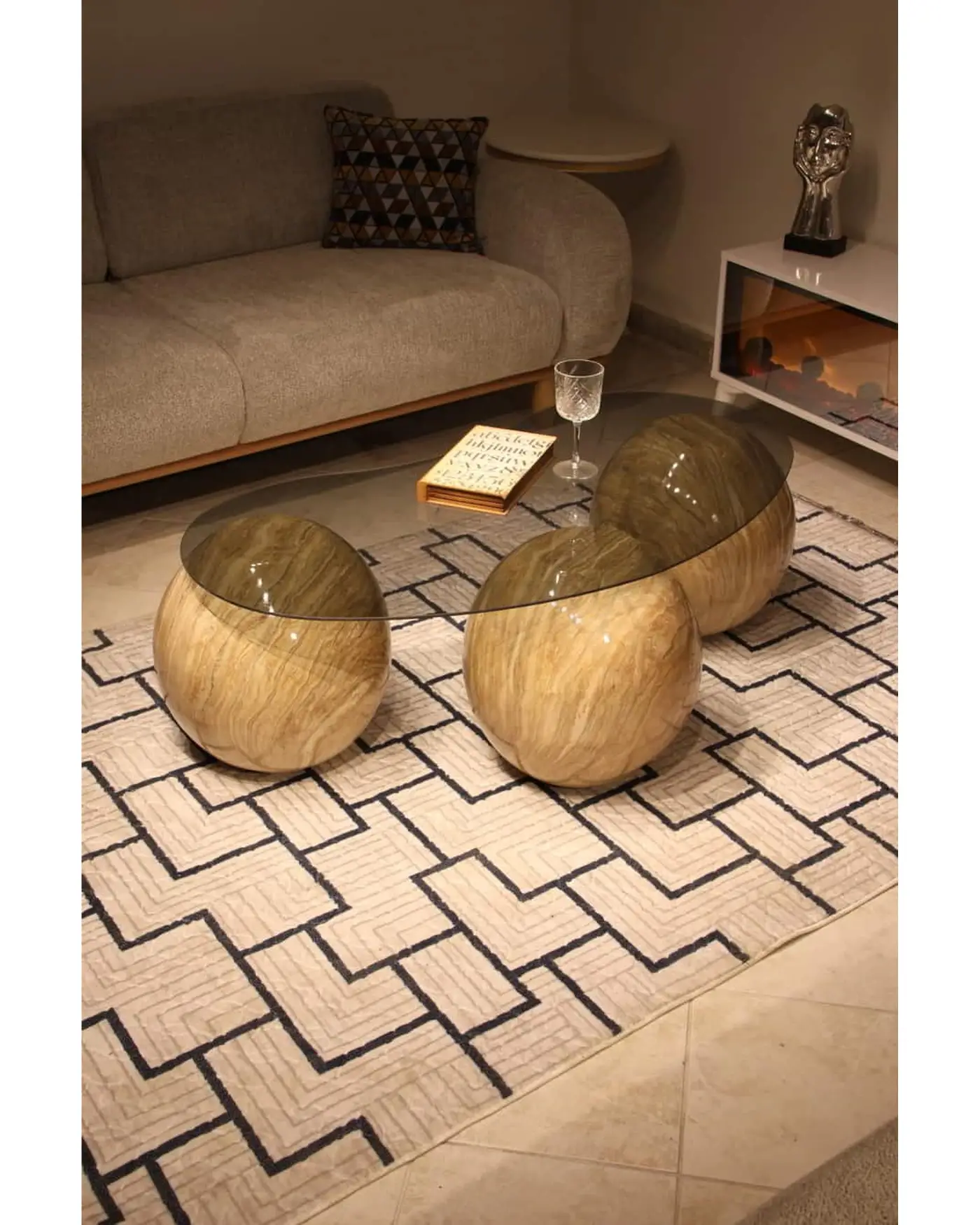 Füme Cam Üst Tablasıyla Modern Sehpa 41 cm Traverten Sehpa Velura Home