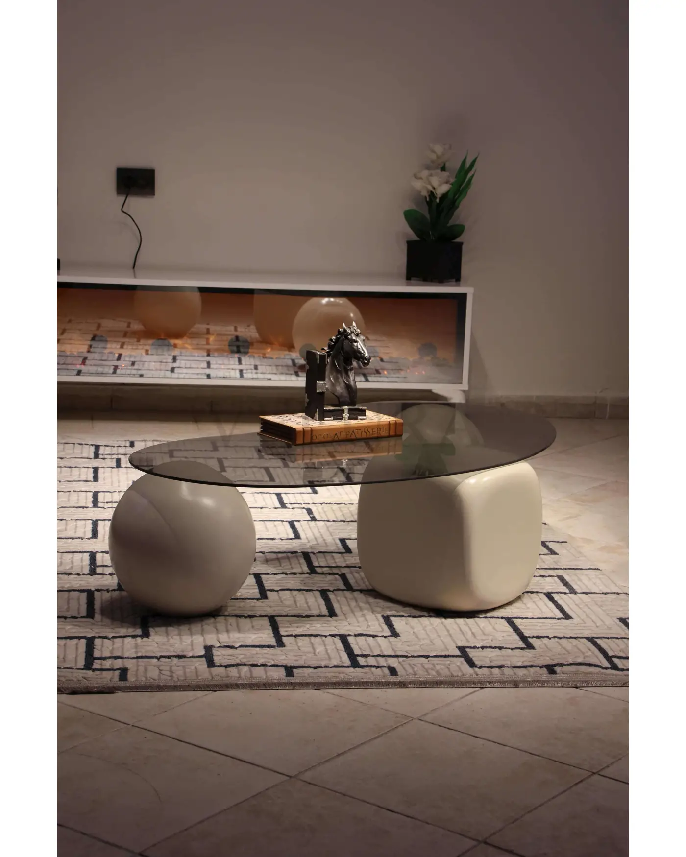 Krem top ve zar ayaklı modern sehpa