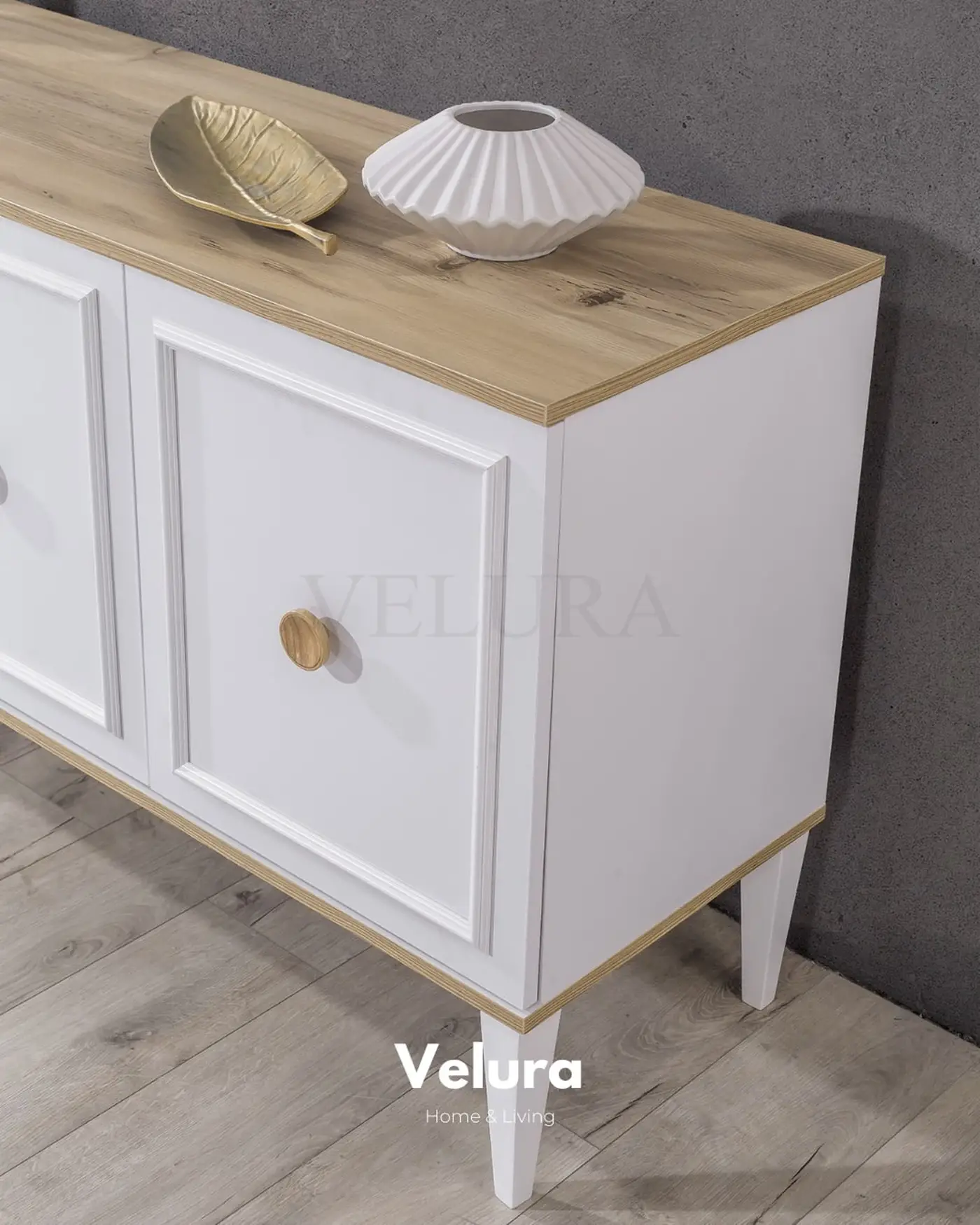 Yerden yüksek modern konsol modeli