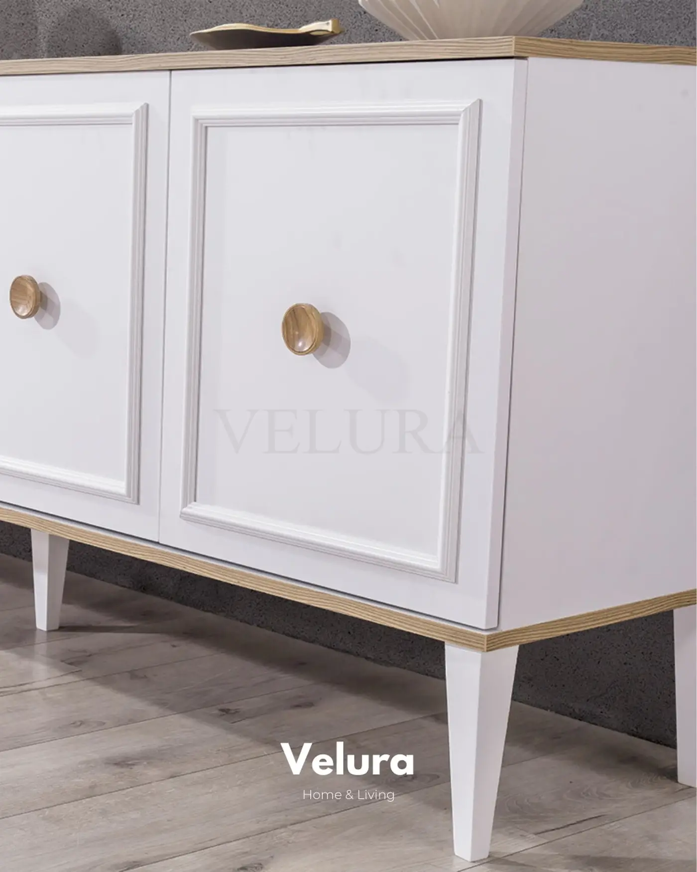 Yerden yüksek modern konsol modeli