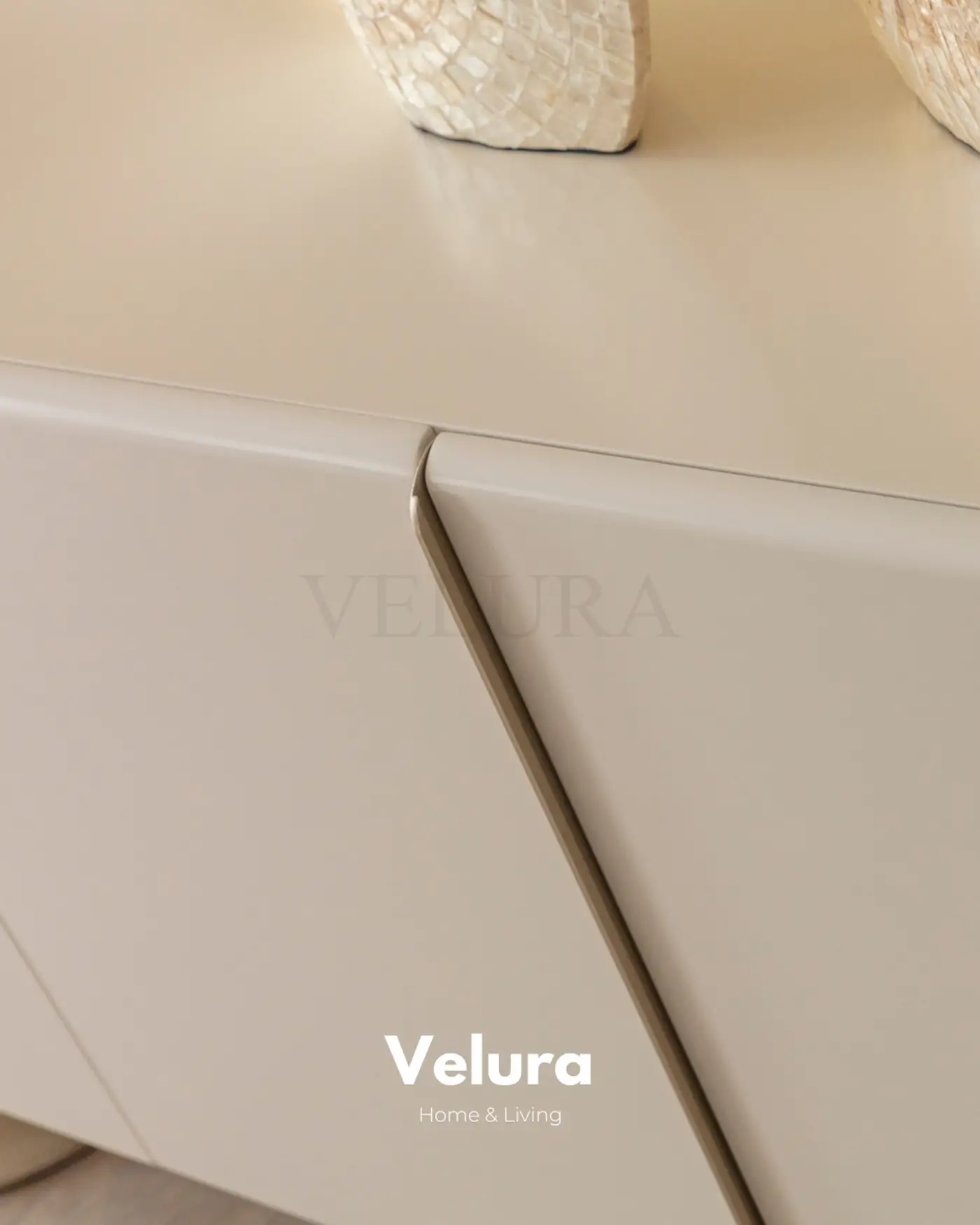 Marcel TV Ünitesi krem modern 200 cm 4 kapaklı suntalam gövde MDF kapak