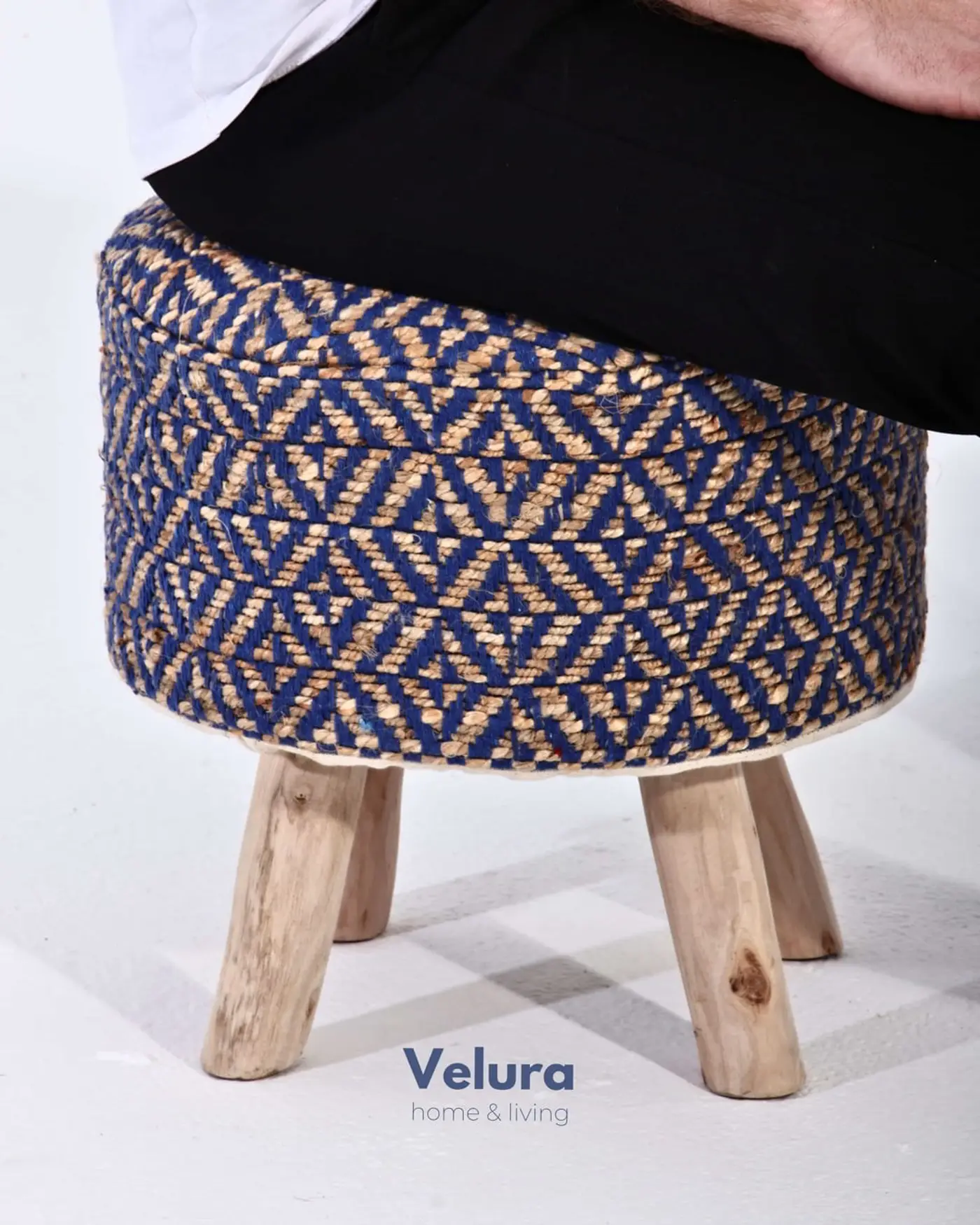 Velura Home modern ahşap ayaklı puf modeli