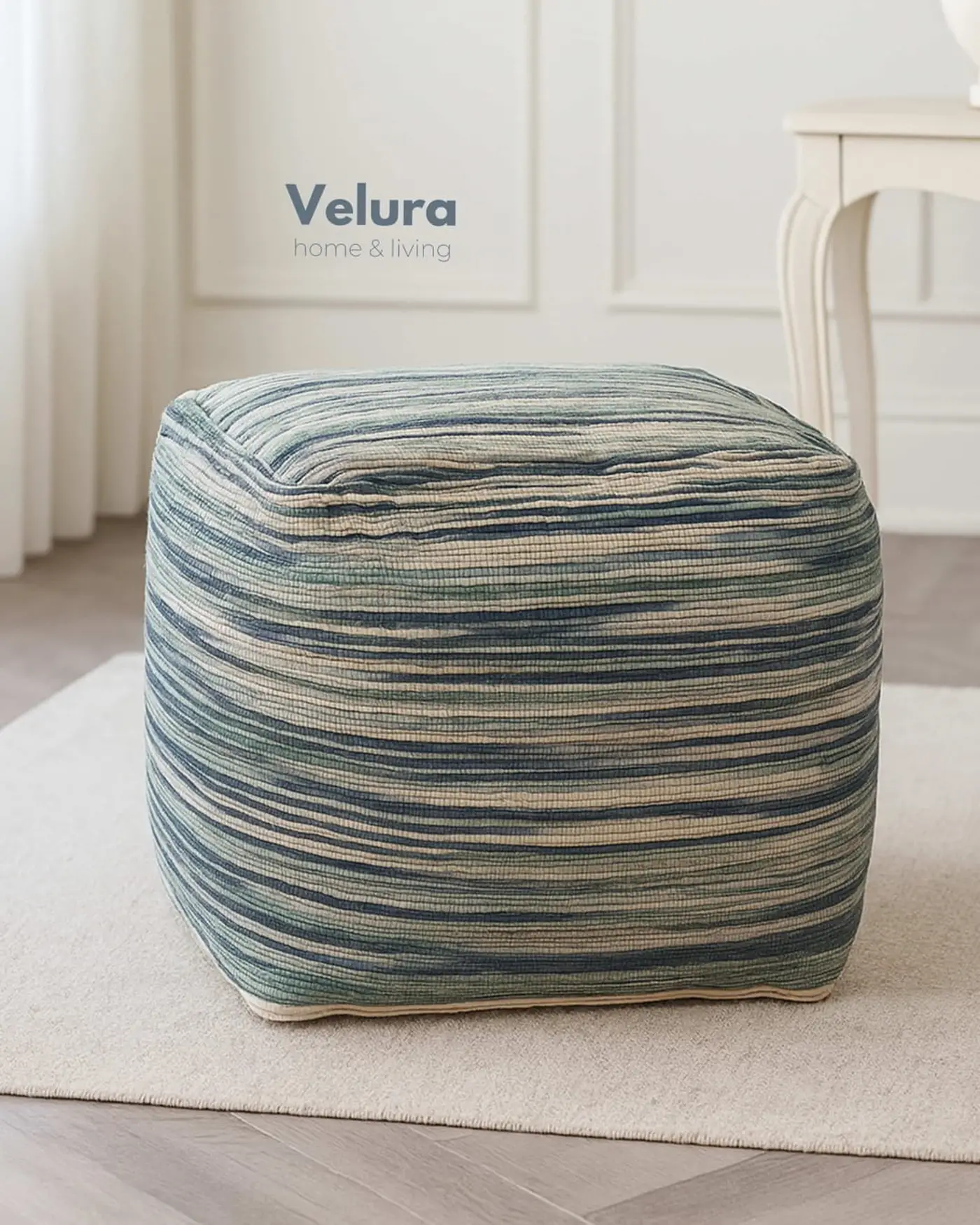Shiro Aqua Blue puf küp formunda mavi