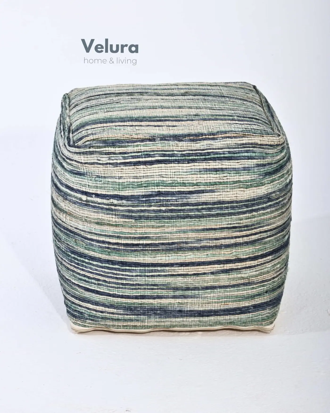 Shiro Aqua Blue puf küp formunda mavi