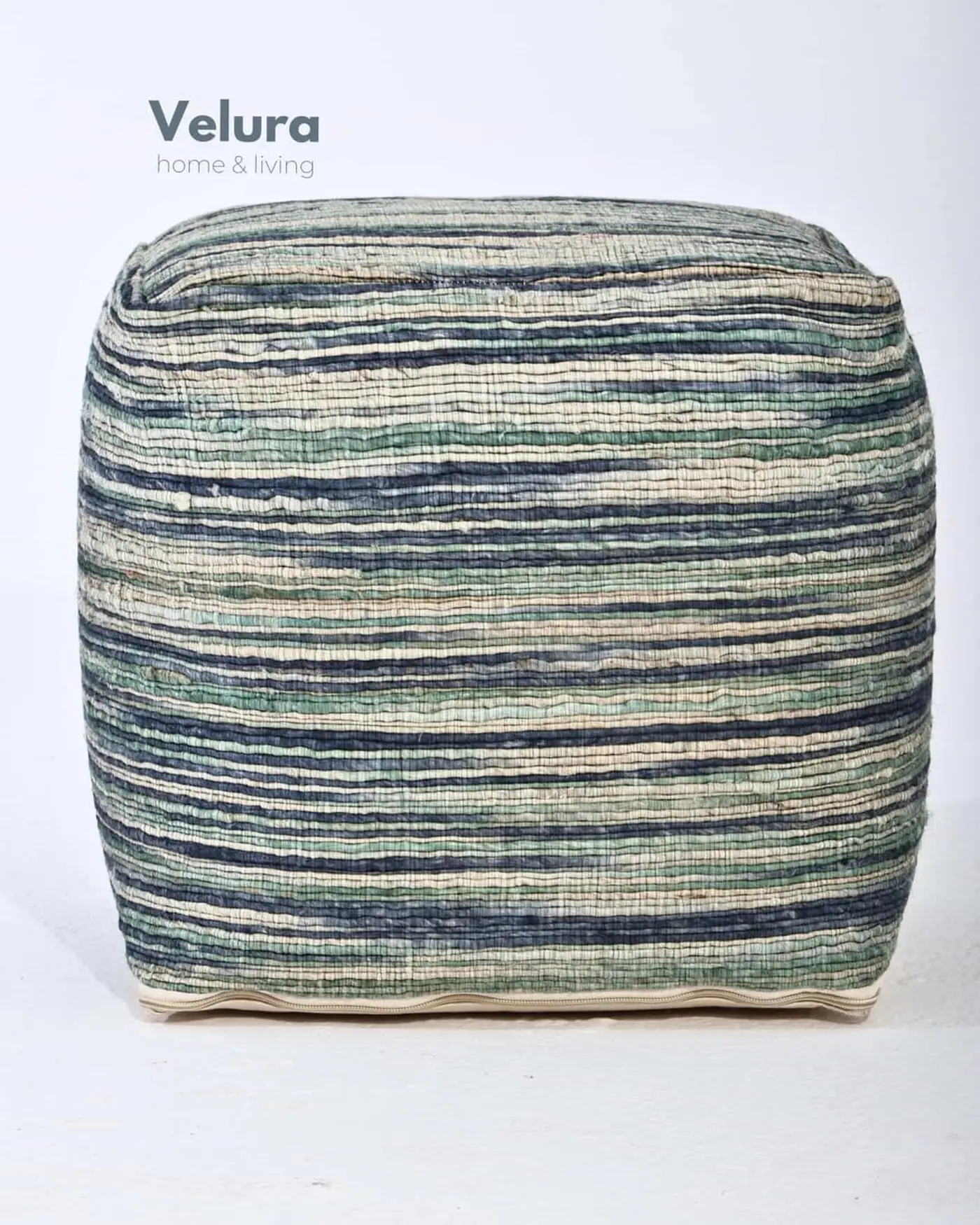 Shiro Aqua Blue puf küp formunda mavi