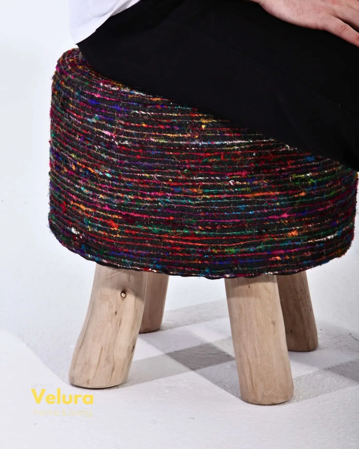 Silk Black puf siyah mor yuvarlak tasarım
