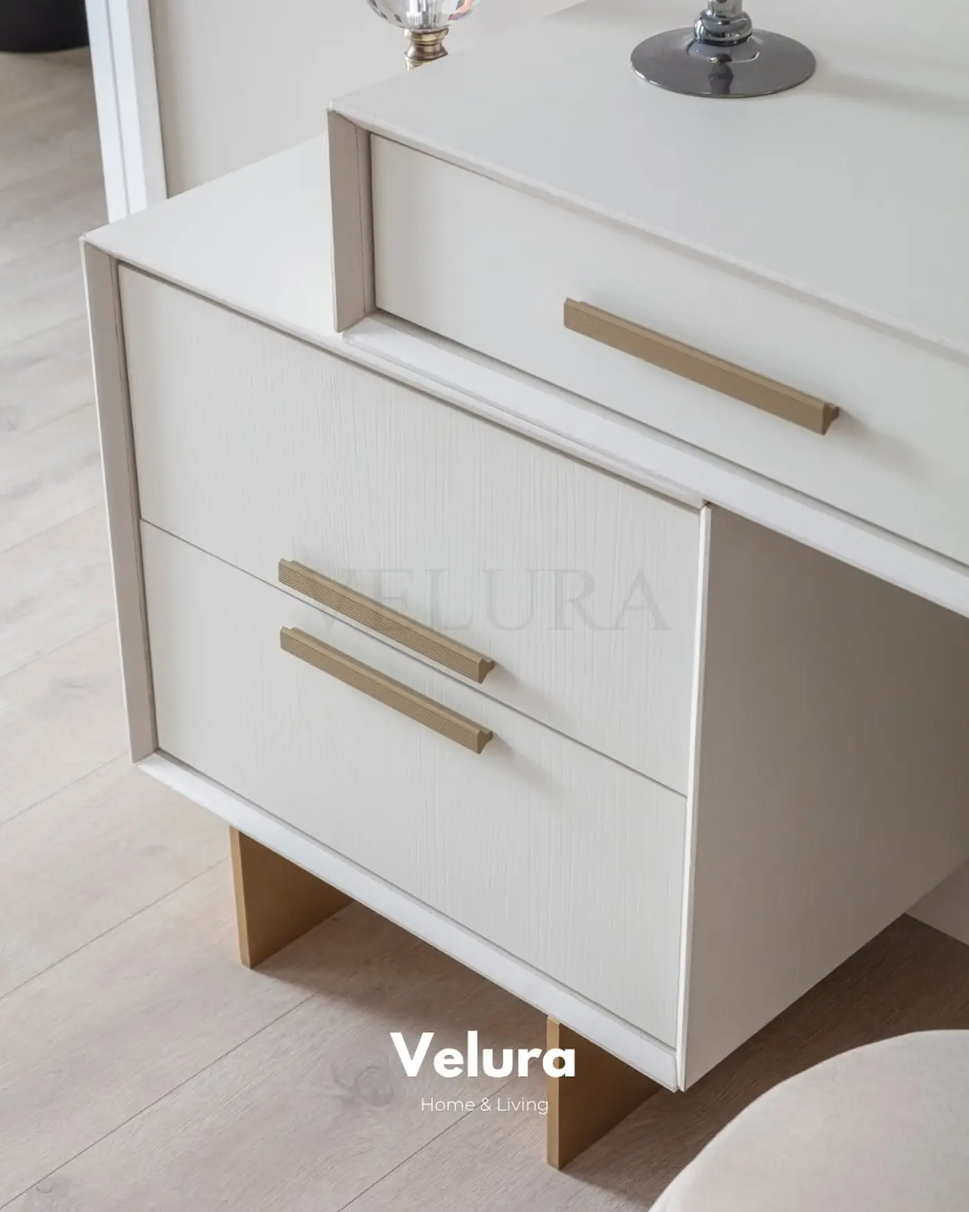 Valore Şifonyer – Kırık beyaz, gold detaylı, 4 çekmeceli