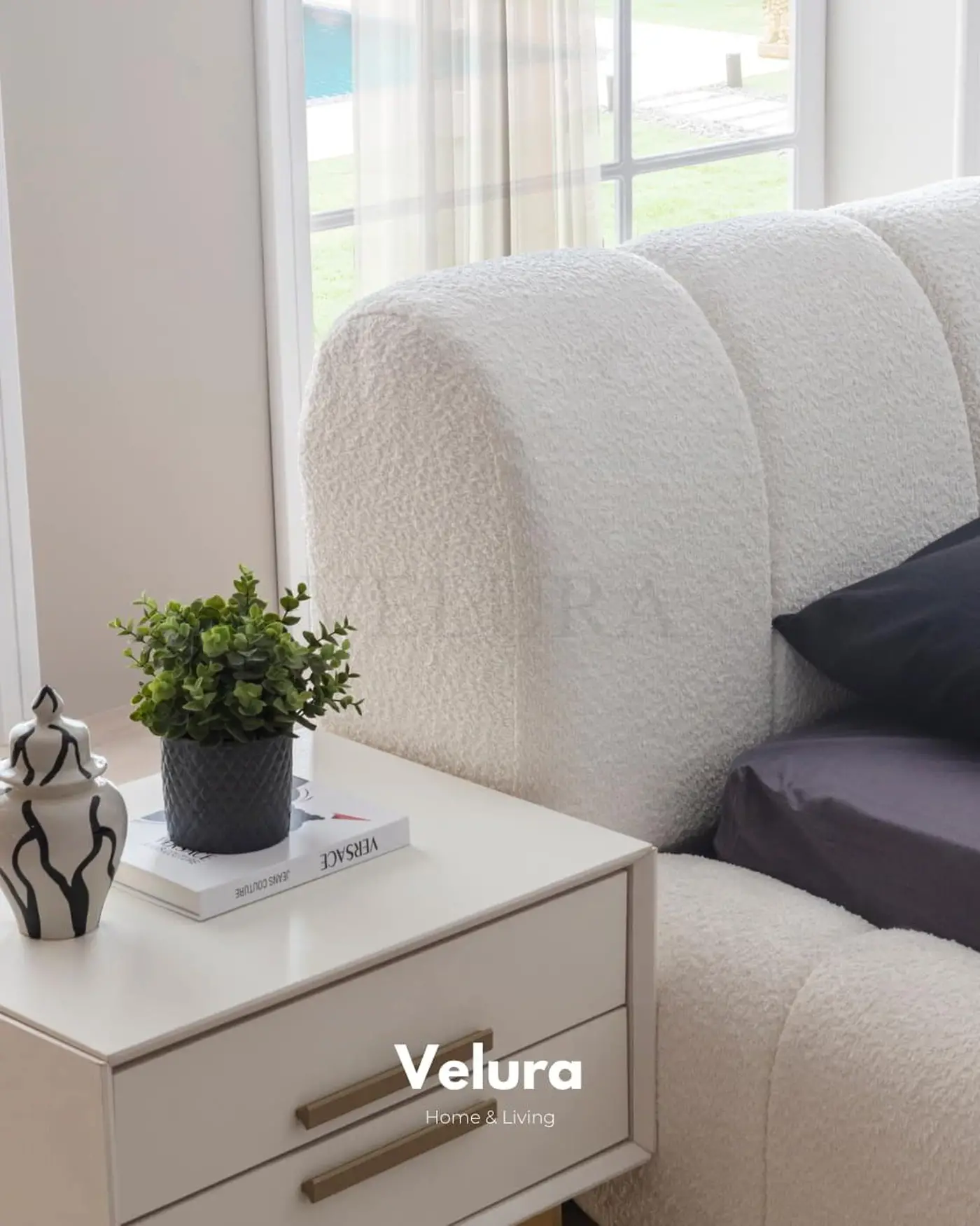 Valore Komodin – Kırık beyaz, gold detaylı, 2 çekmeceli