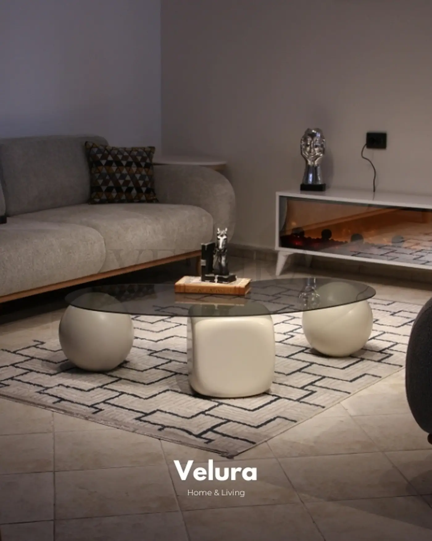 Krem top ve zar ayaklı modern sehpa