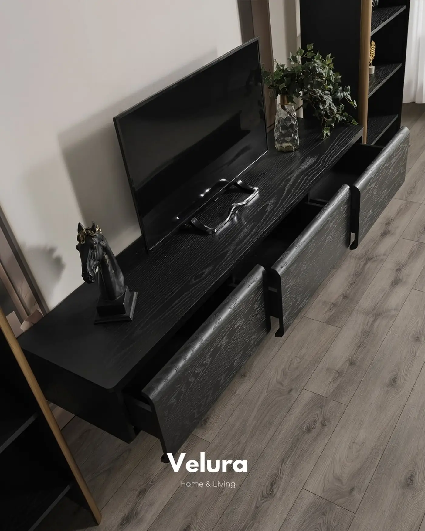 Gold Detaylı Ahşap Yemek Masası