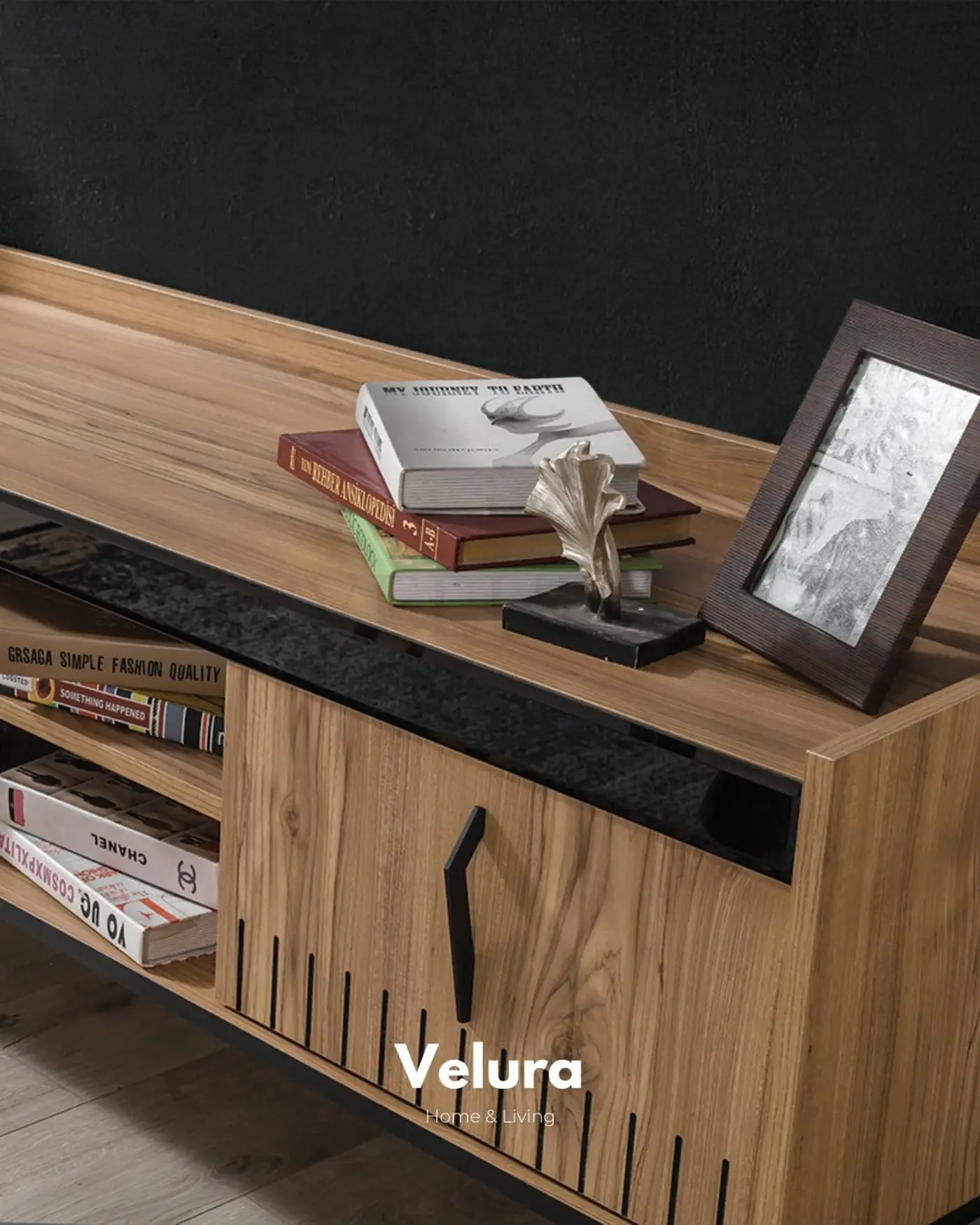 İzgi TV ünitesi ahşap siyah detaylı