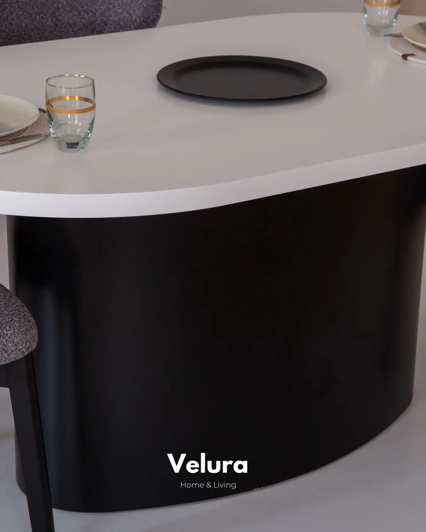 Mira Yemek Masası - Siyah Oval Ayaklı, Beyaz Tablası ile Modern Tasarım