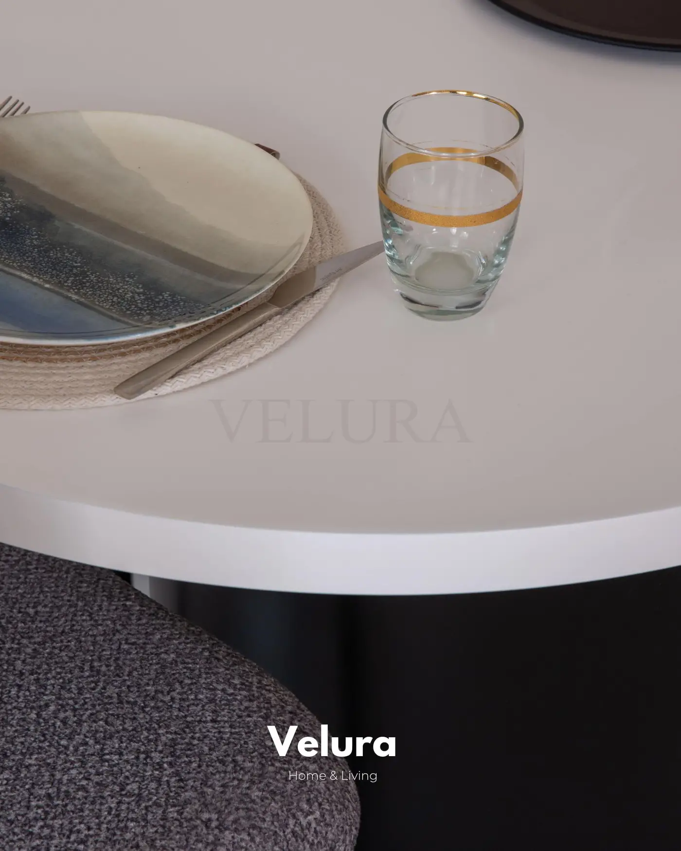 Mira Yemek Masası - Siyah Oval Ayaklı, Beyaz Tablası ile Modern Tasarım