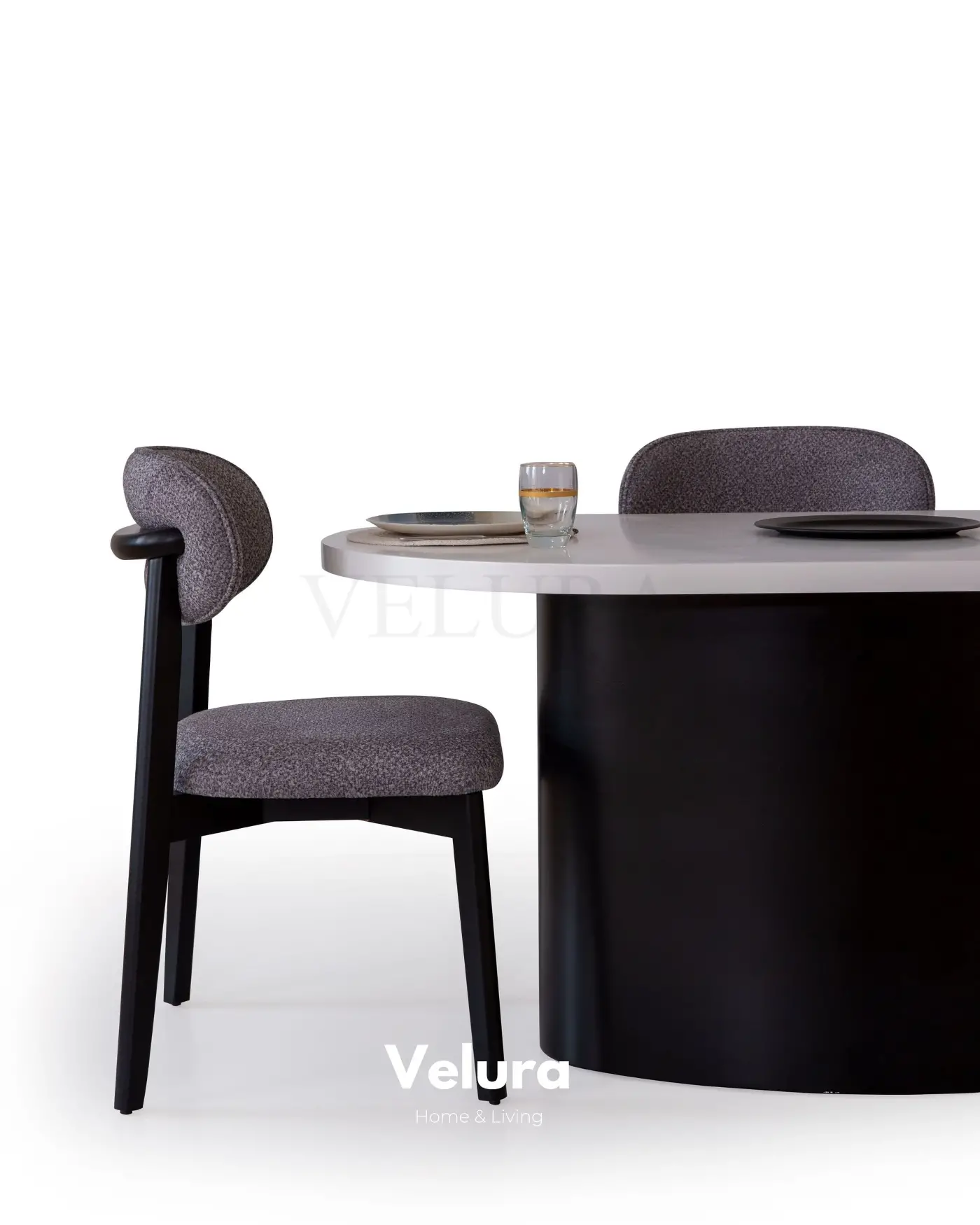 Mira Yemek Masası - Siyah Oval Ayaklı, Beyaz Tablası ile Modern Tasarım