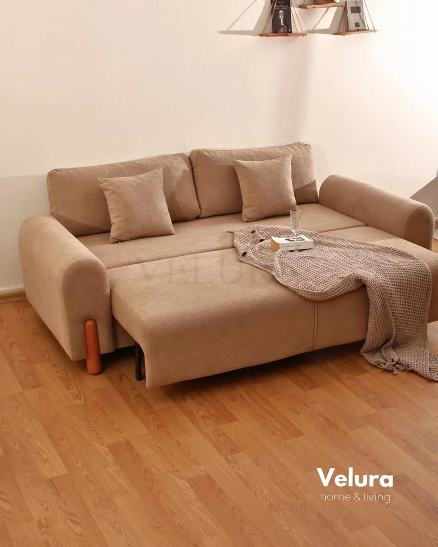 Mora Koltuk Takımı – bohem stil, ceviz ayaklı, coco kumaş, yataklı