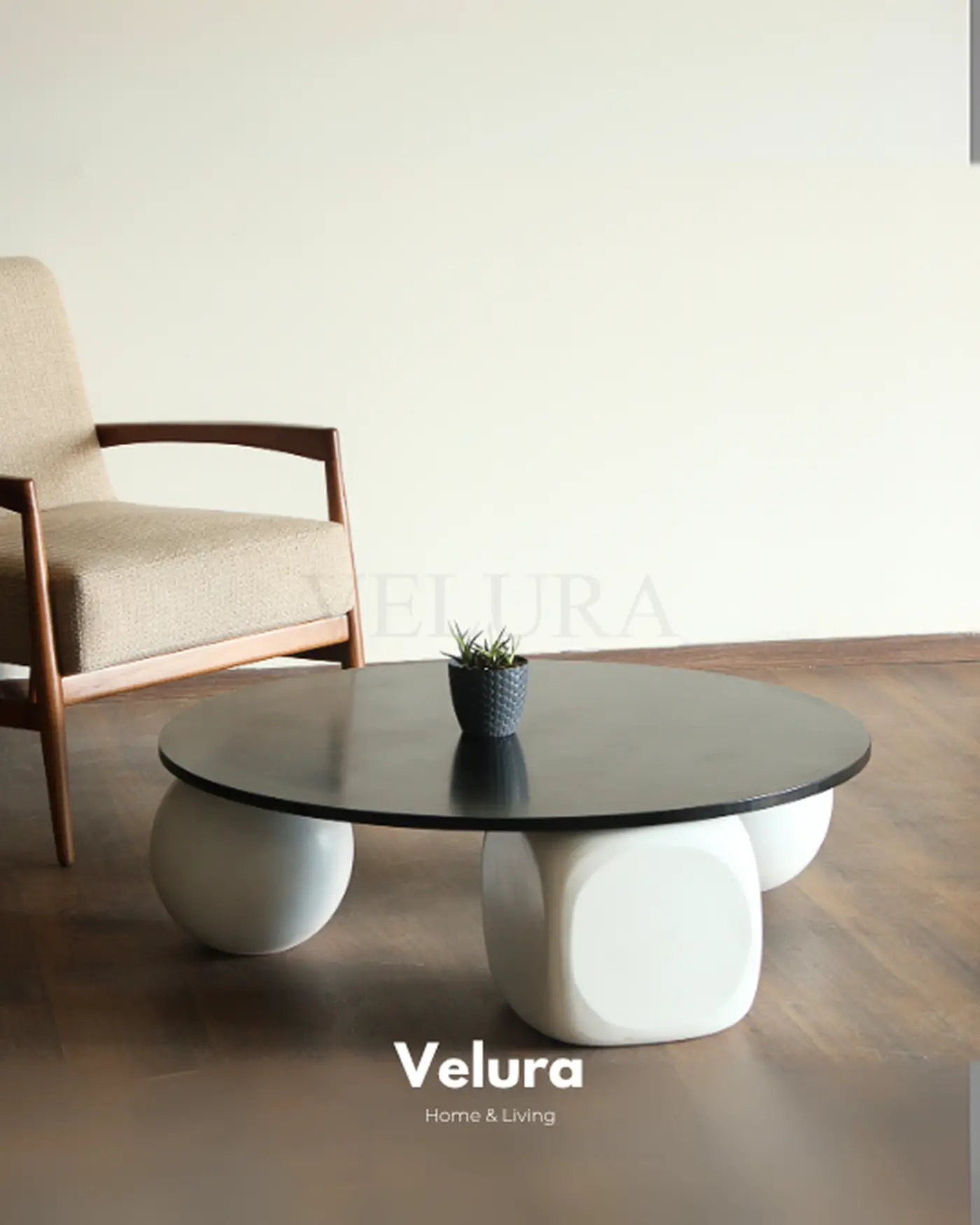 Minimalist Siyah Yuvarlak Orta Sehpa Modeli