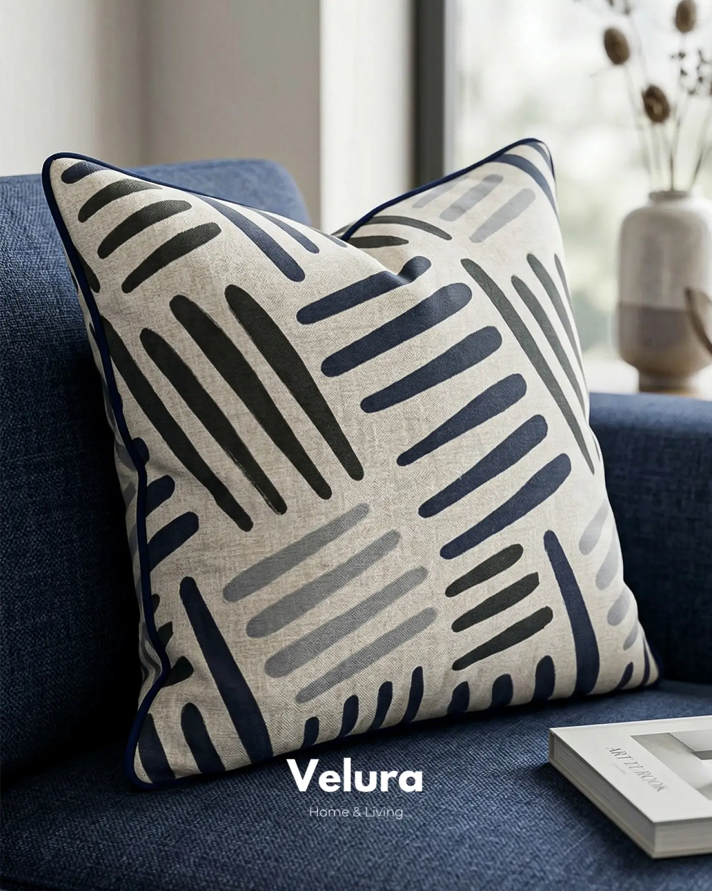 Geometrik kare ve şerit desenli kırlent modeli