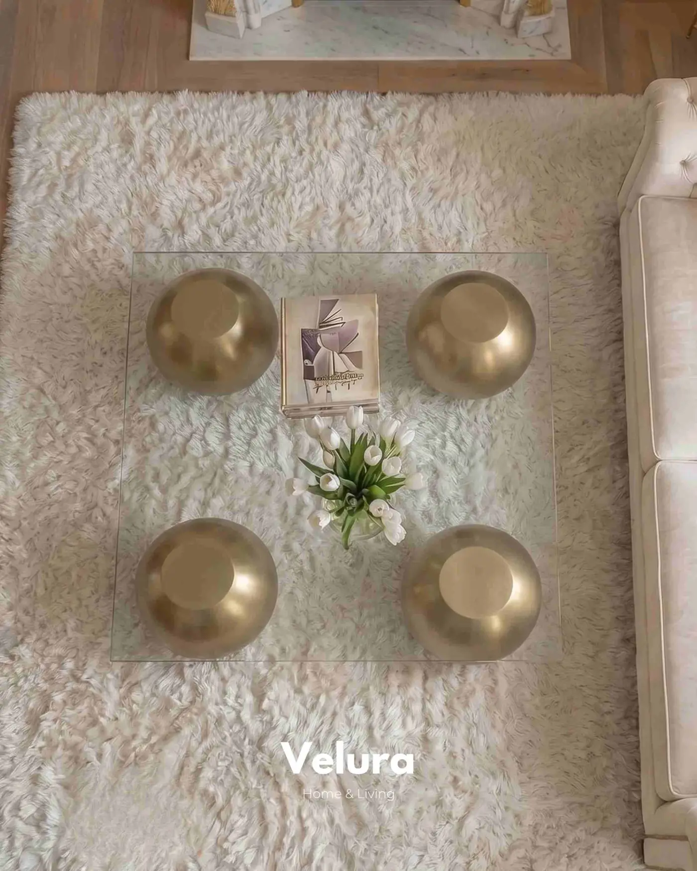 Gold Tonlu Küre Ayaklı Kare Şeffaf Cam Sehpa